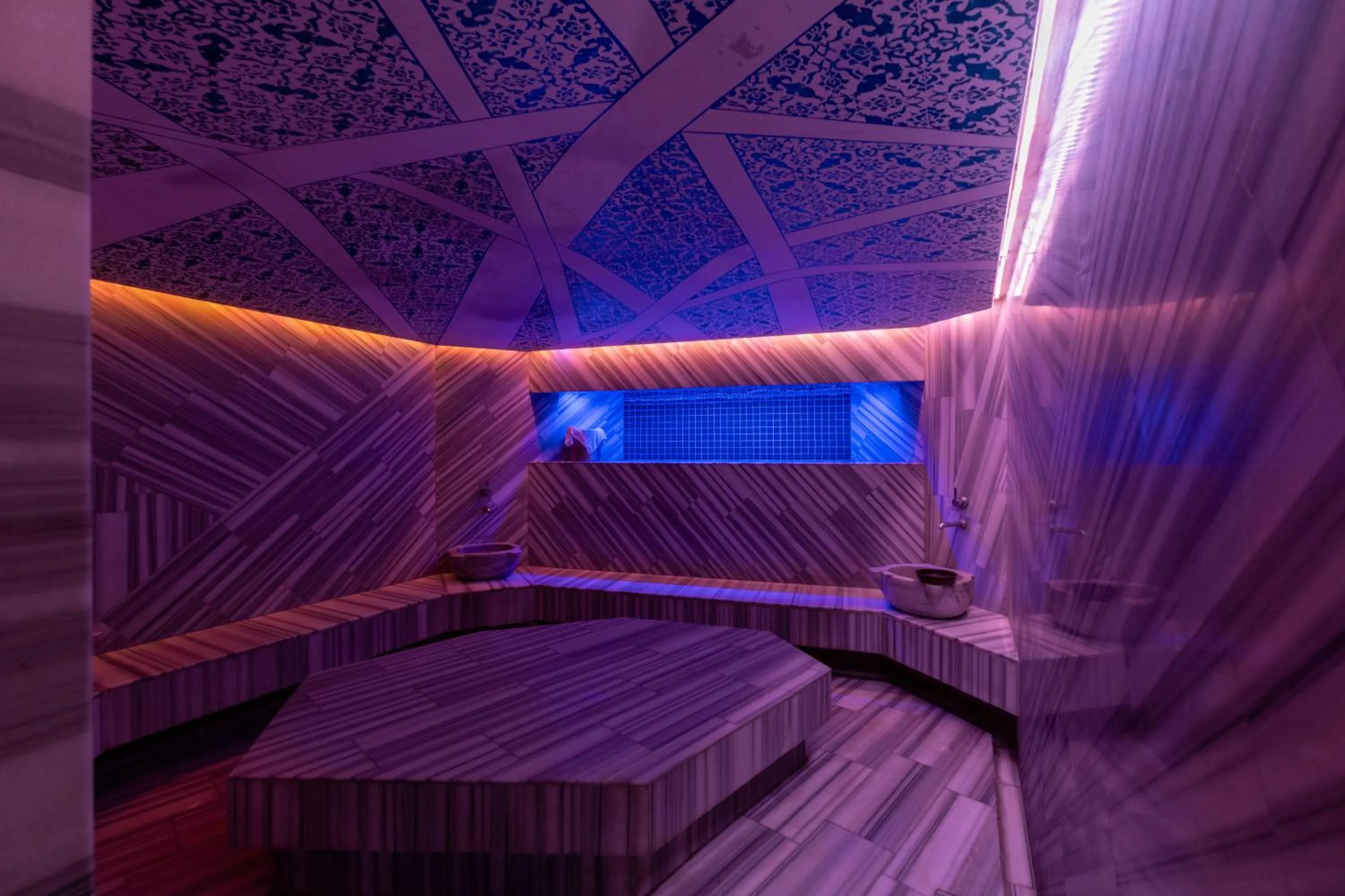 Public Bath in Tulip City Hotel & Spa