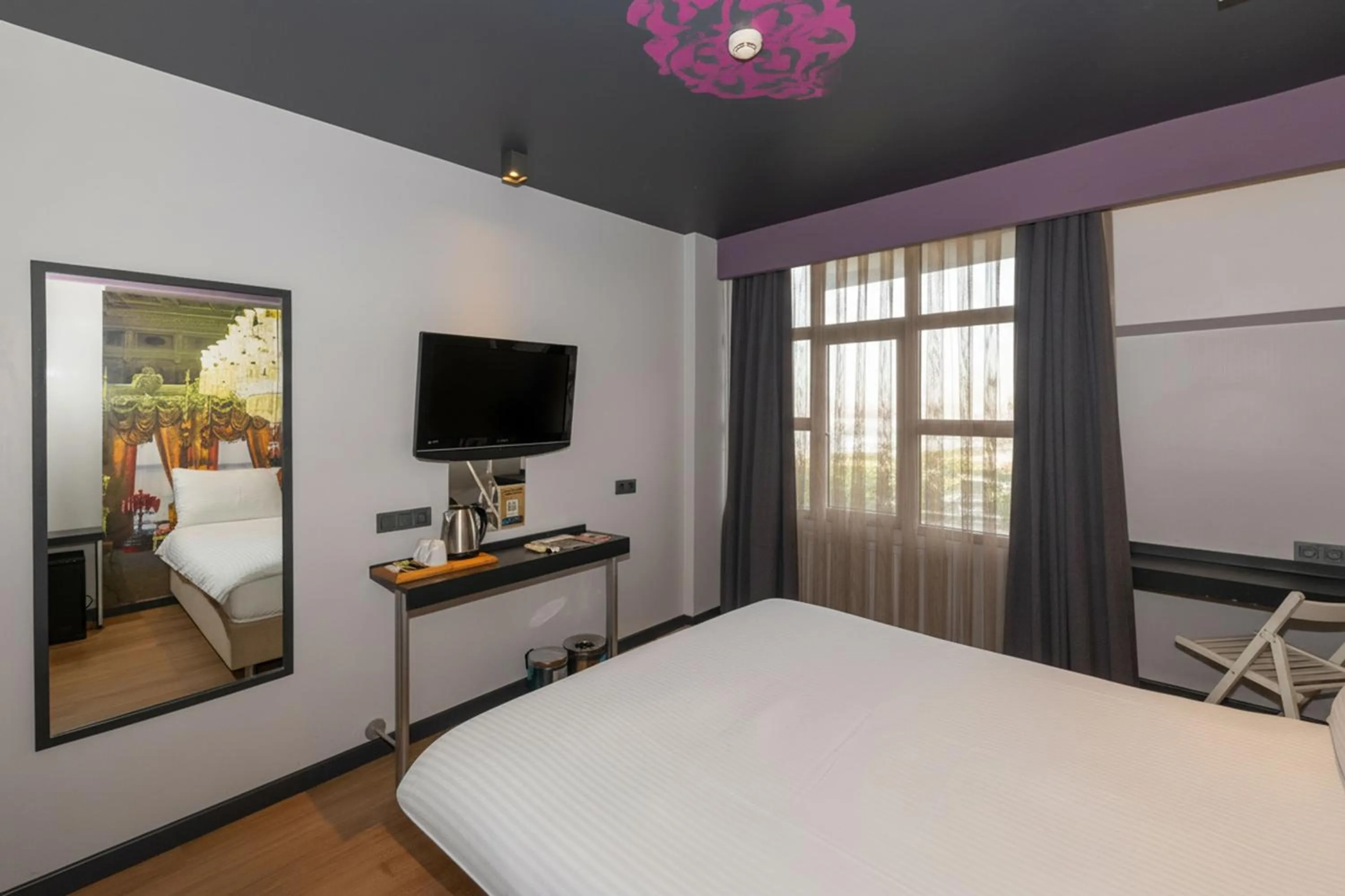 Photo of the whole room, Bed in Tulip City Hotel & Spa