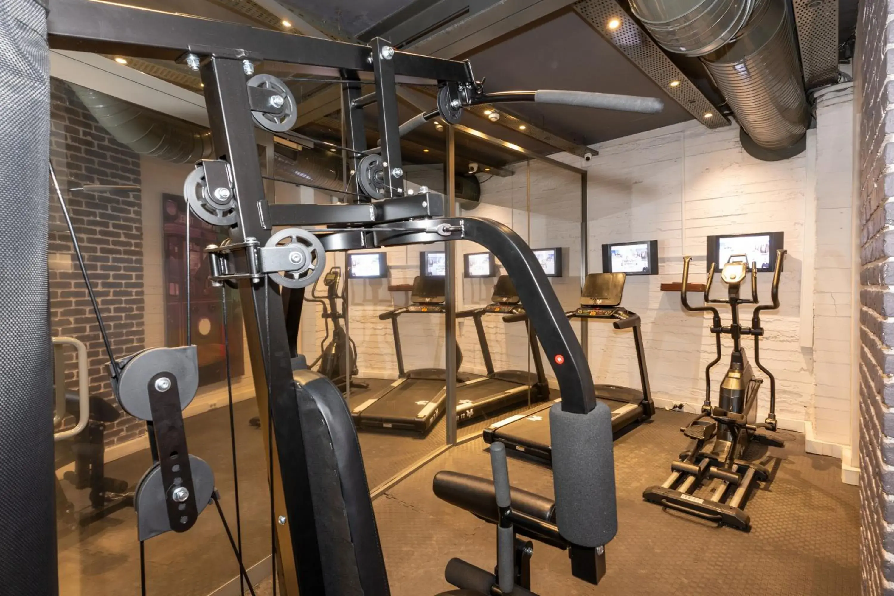 Fitness centre/facilities in Tulip City Hotel & Spa Fitness centre/facilities in Tulip City Hotel & Spa