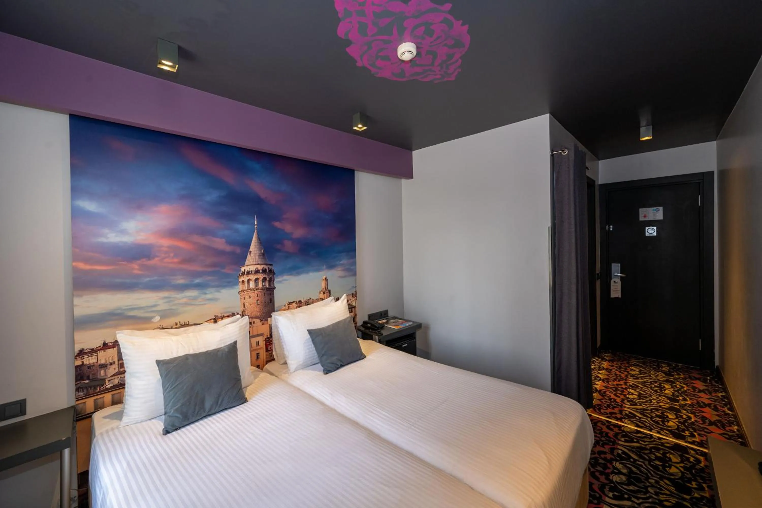 Photo of the whole room, Bed in Tulip City Hotel & Spa