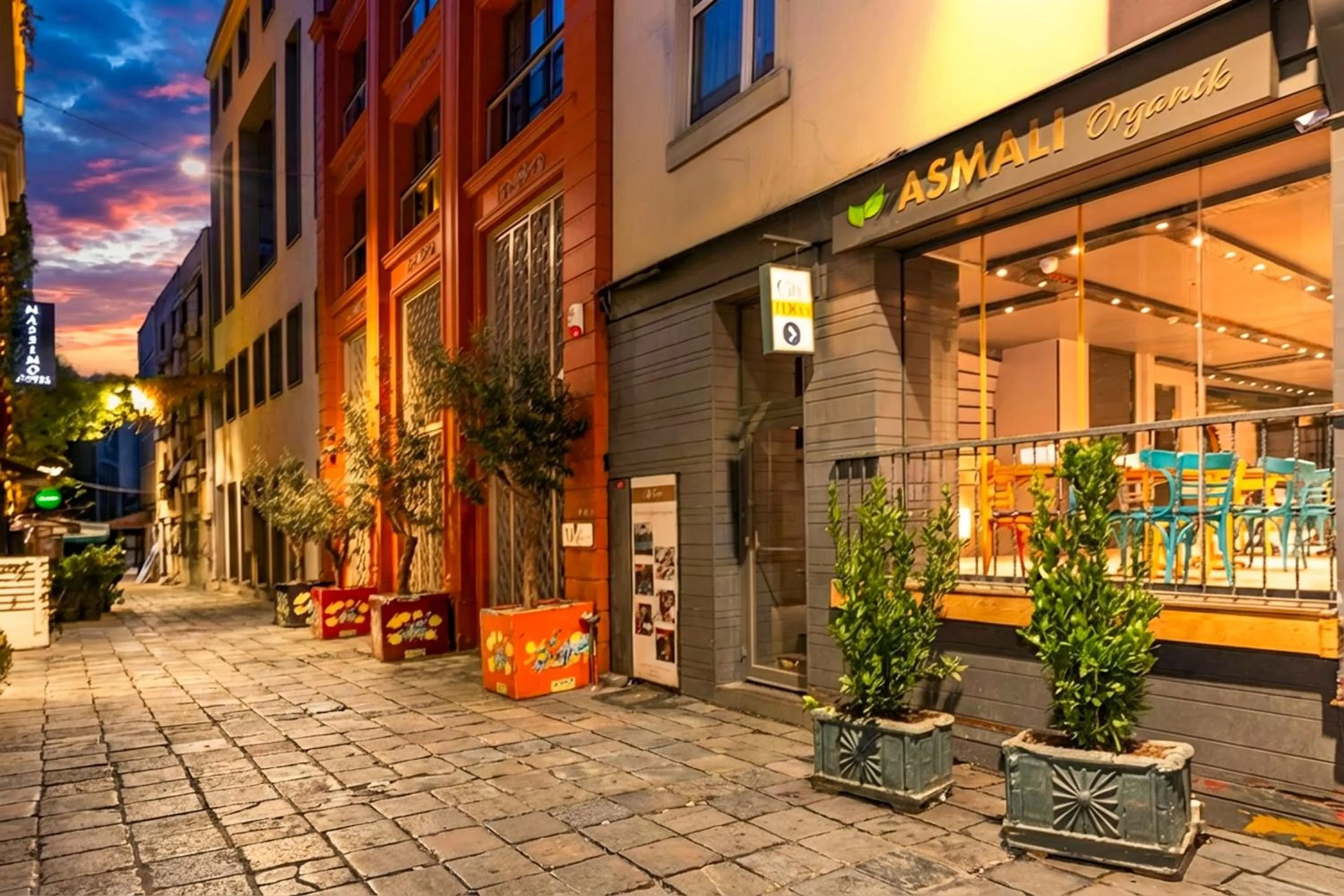 Restaurant/places to eat in Tulip City Hotel & Spa