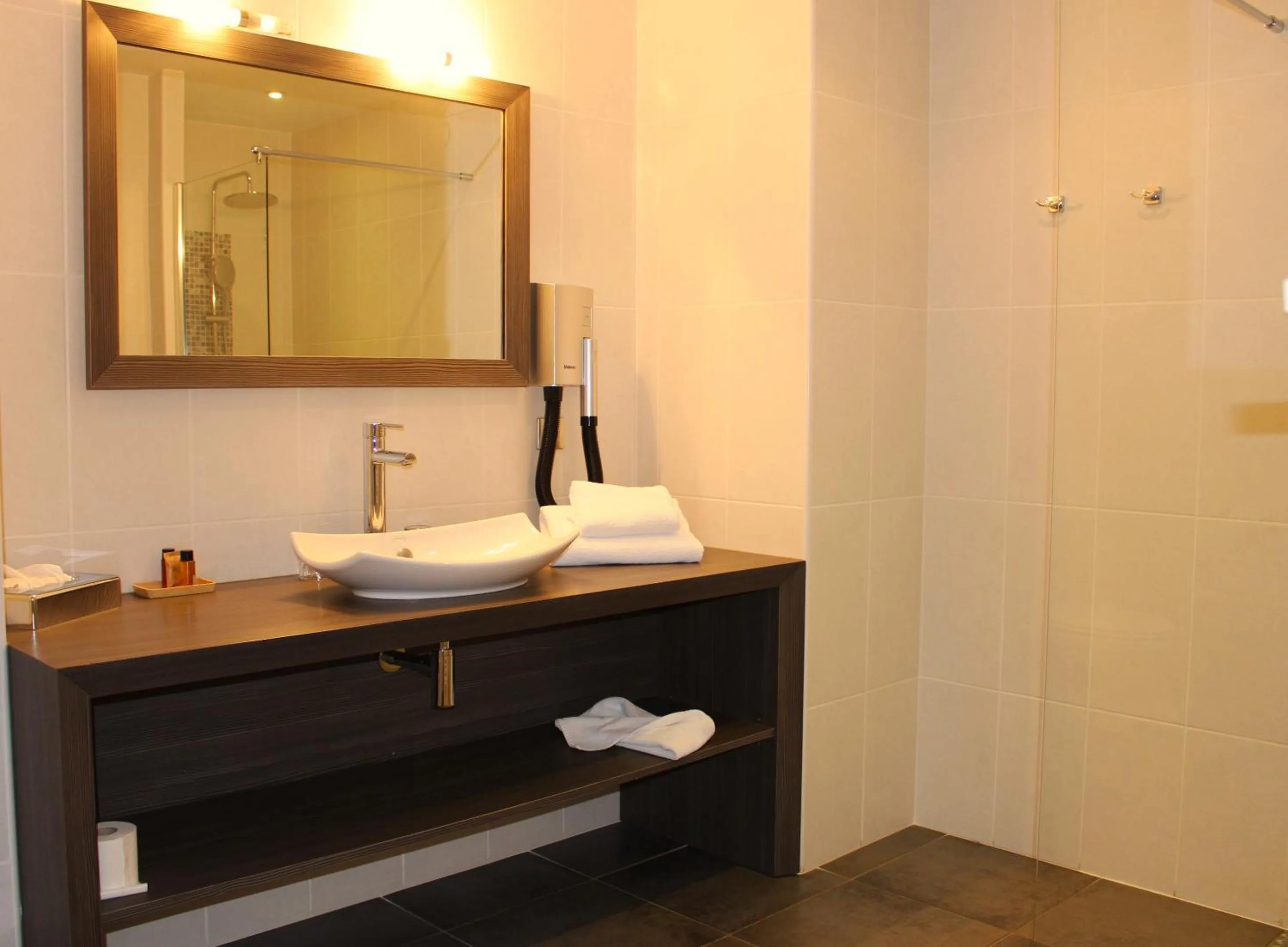 Le Konine - Hotel & Bar & Restaurant