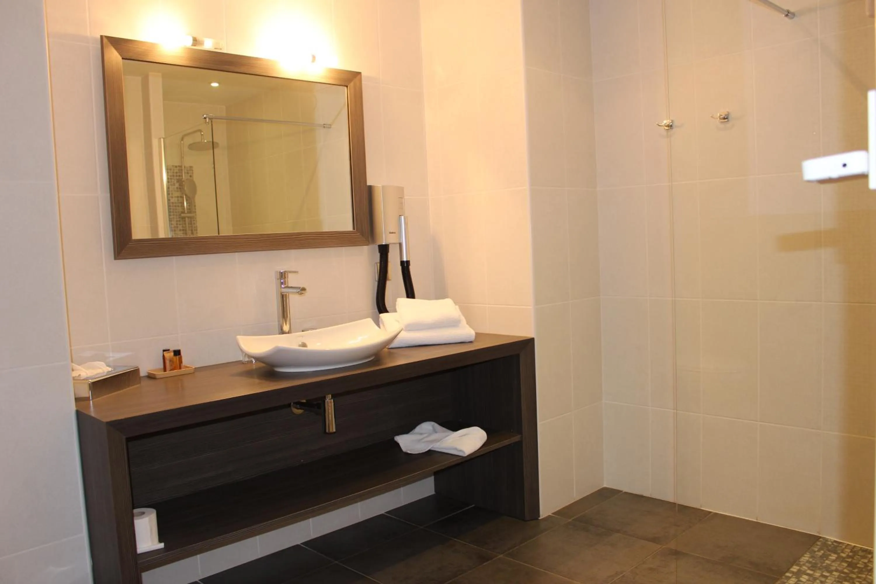 Le Konine - Hotel & Bar & Restaurant