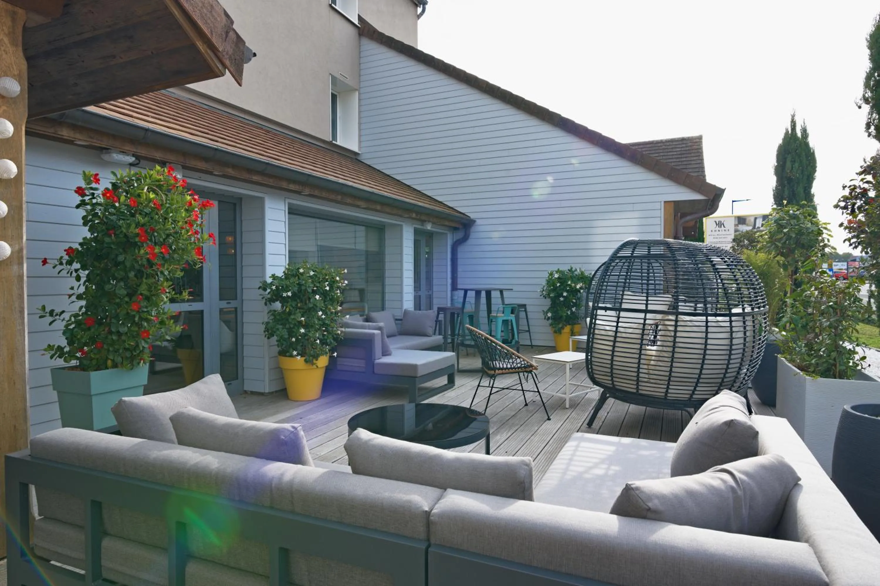 Patio in Le Konine - Hotel & Bar & Restaurant