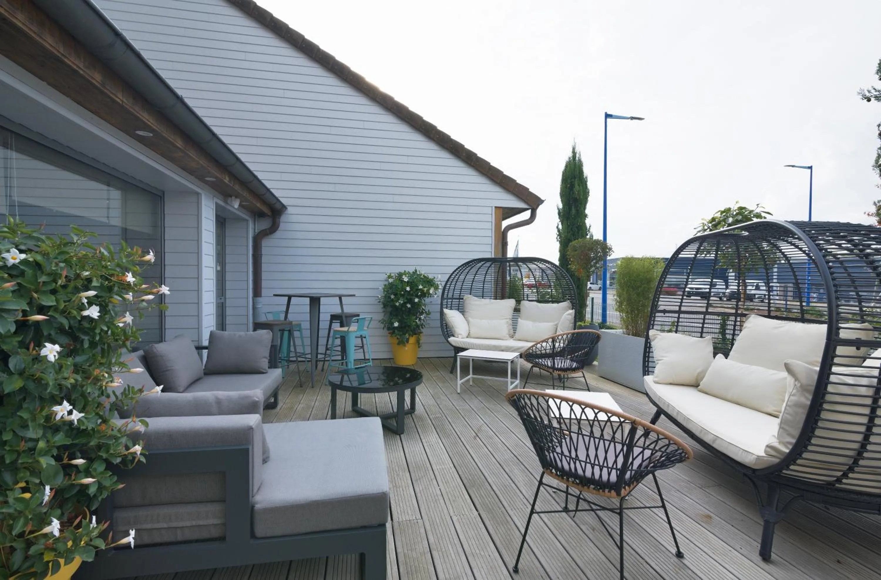 Patio in Le Konine - Hotel & Bar & Restaurant