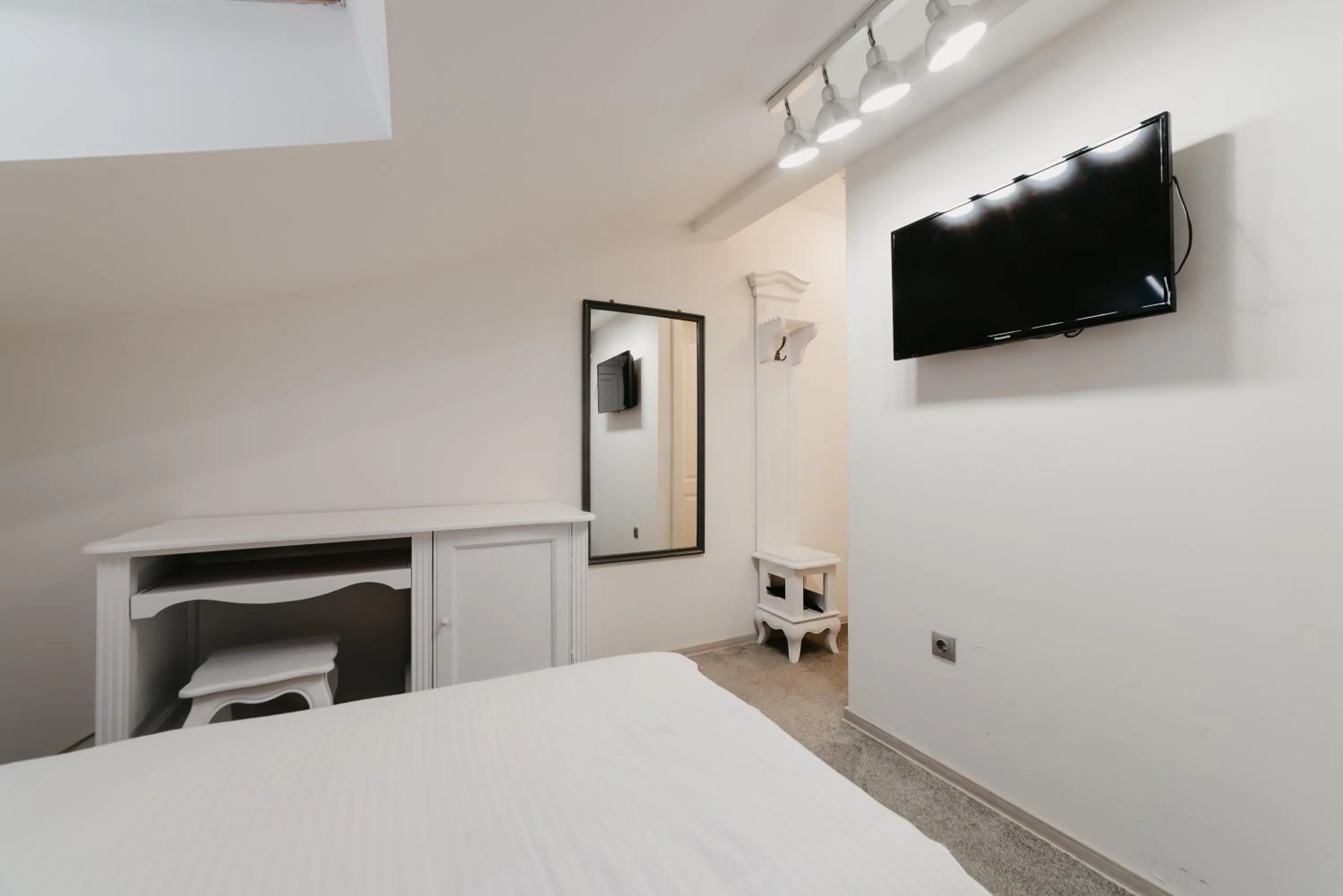 TV and multimedia, Bed in Meteor Central