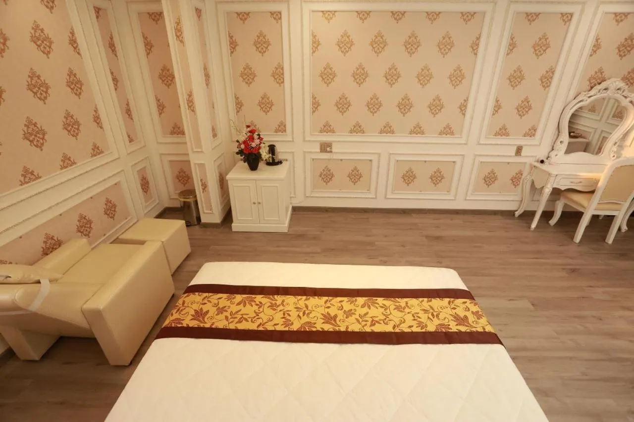 Bed in THANH TAI HOTEl 1