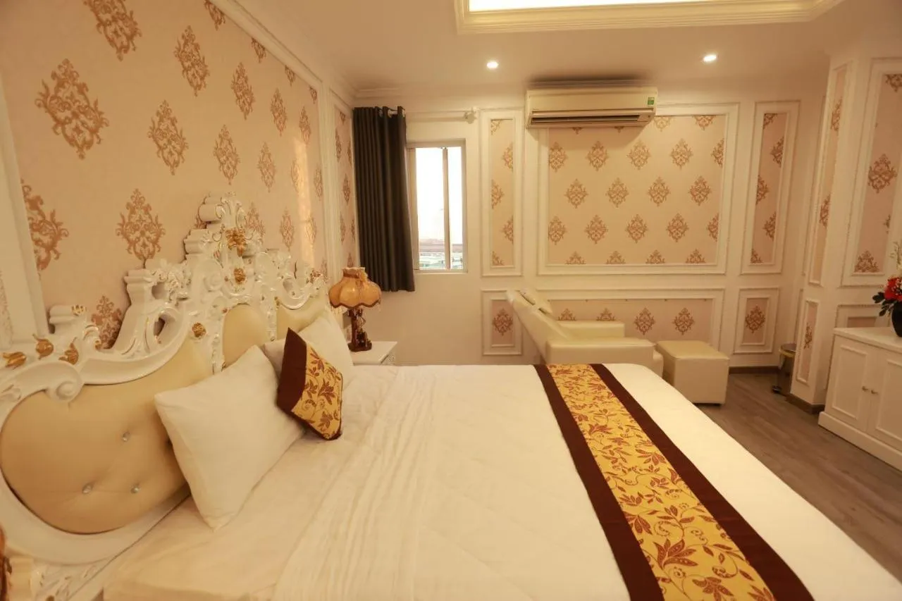 Bed in THANH TAI HOTEl 1