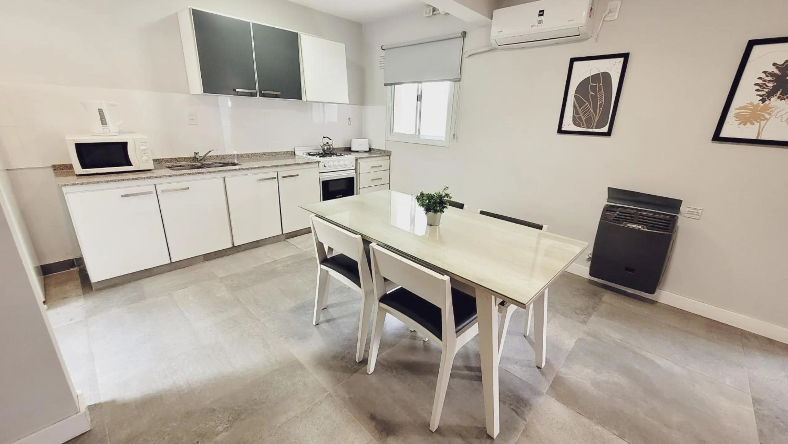 Kitchen or kitchenette in Soltigua Apart Hotel Mendoza