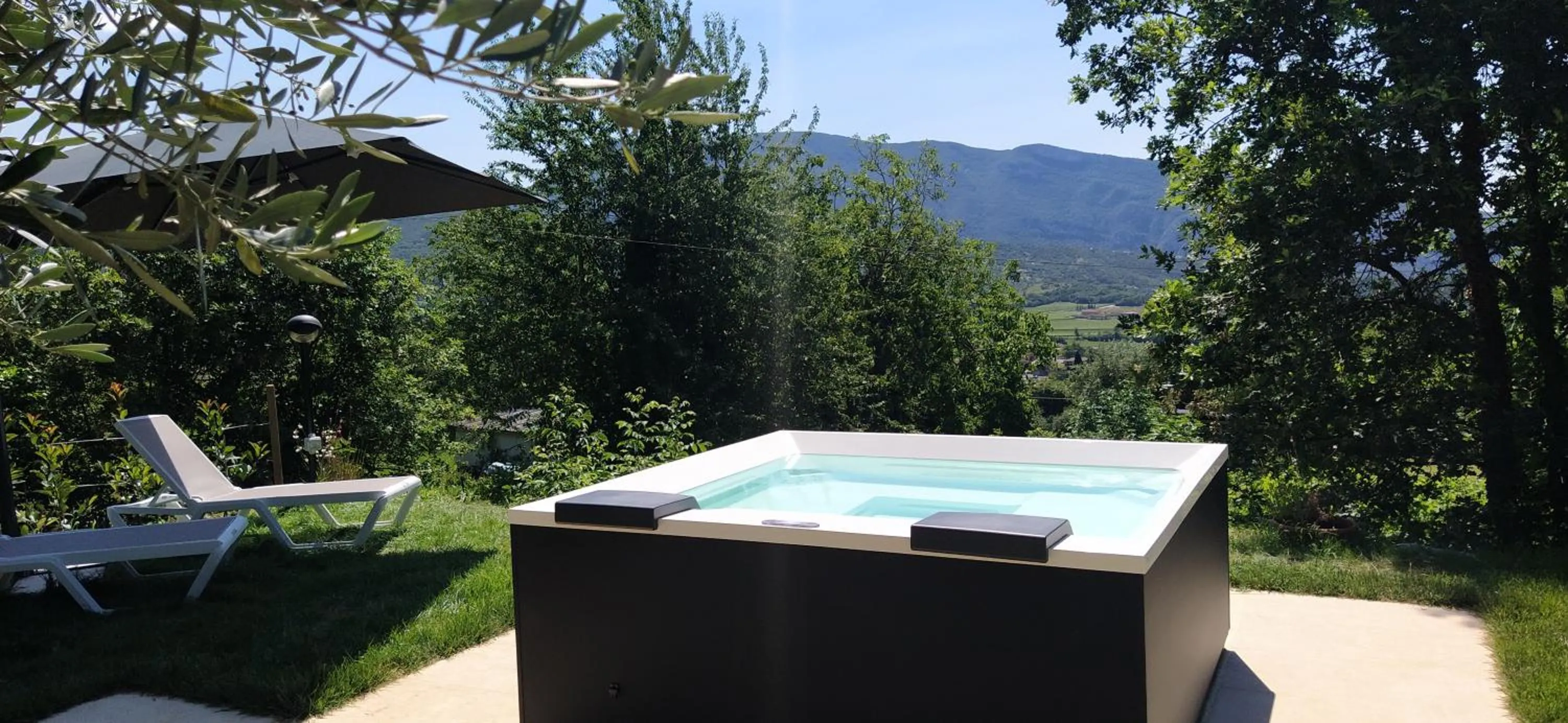 Hot Tub in Carmen de Nella Eco Lodge 4*