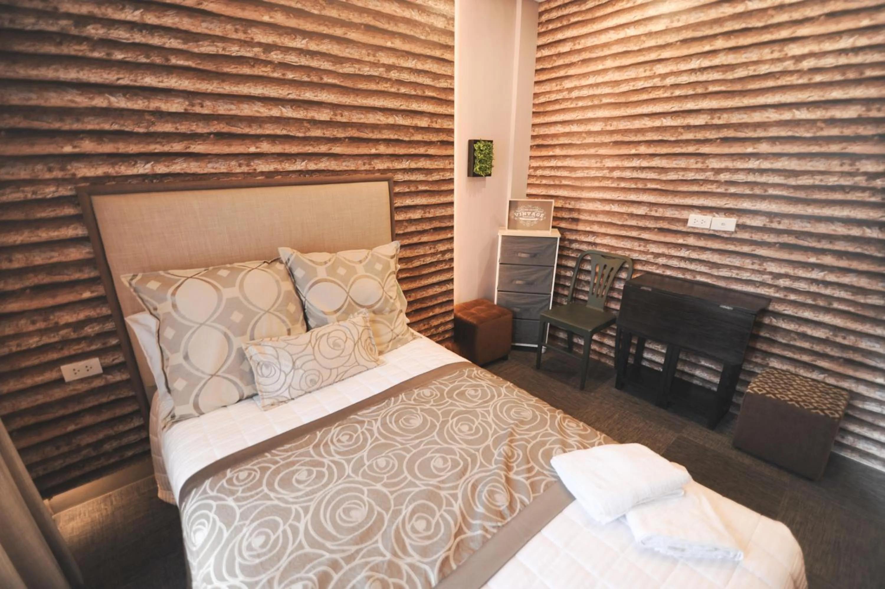 Bedroom, Bed in Pine Breeze Cottages