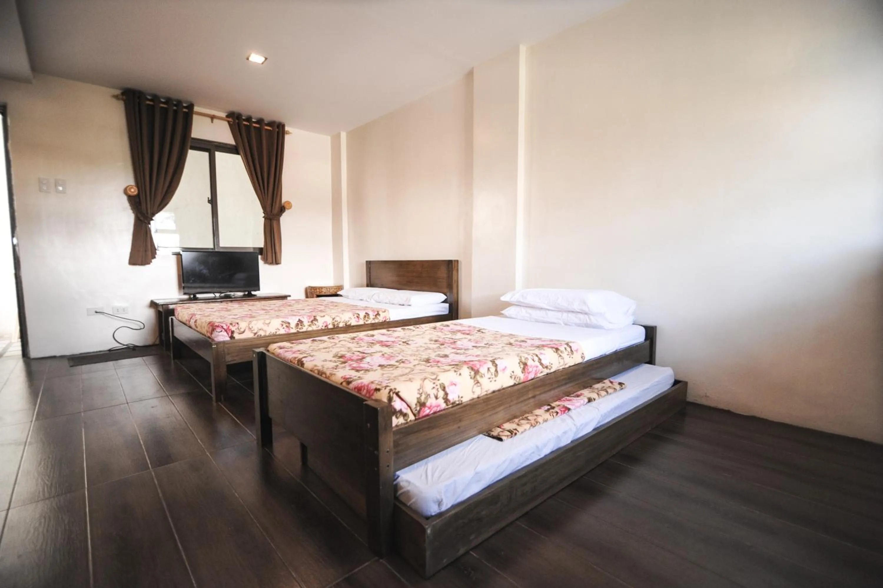 Bed in Pine Breeze Cottages