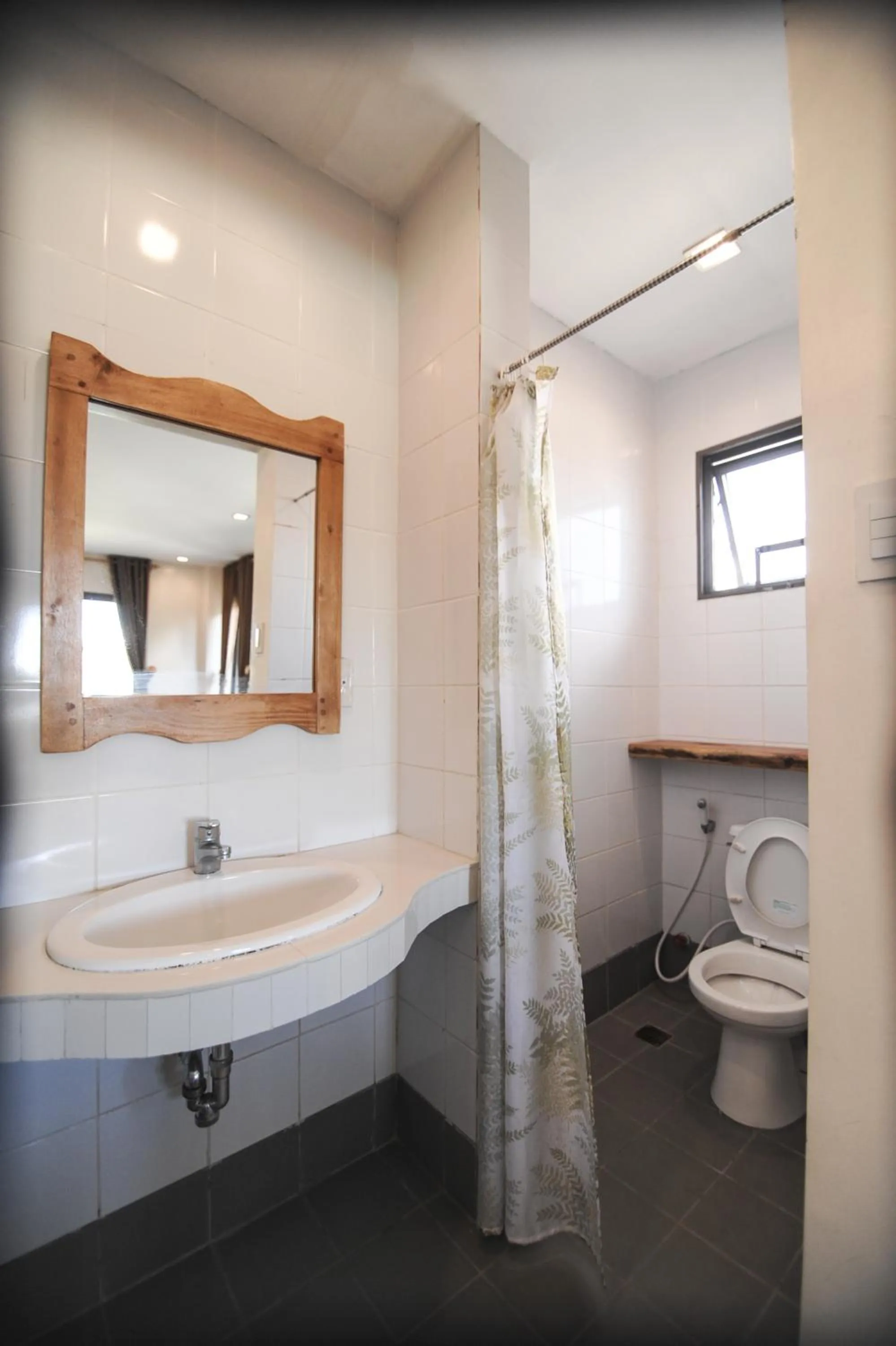 Toilet in Pine Breeze Cottages