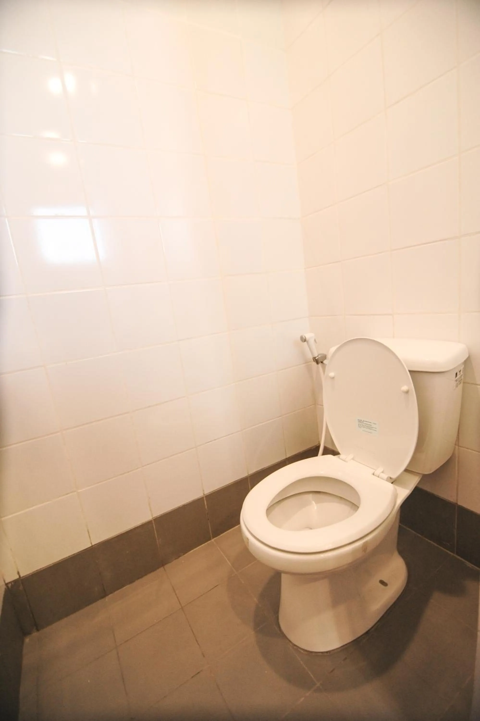 Toilet in Pine Breeze Cottages