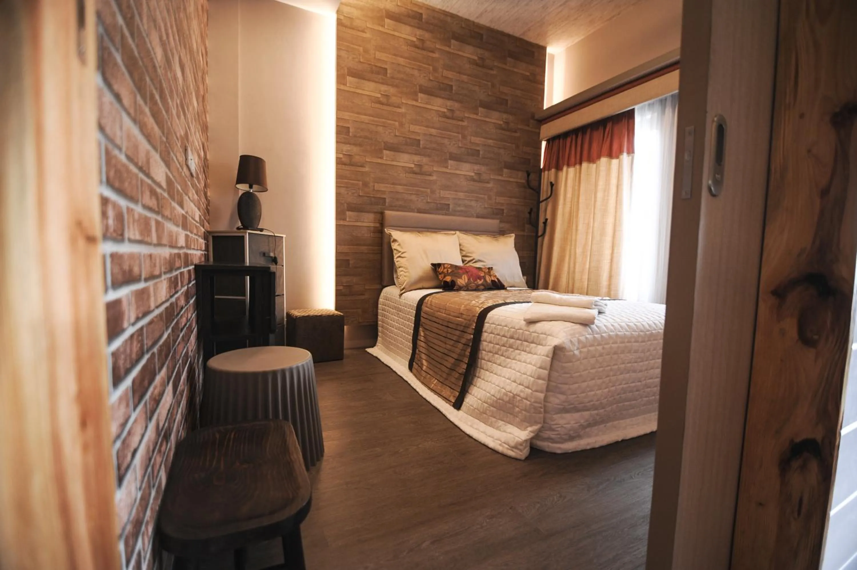 Bedroom, Bed in Pine Breeze Cottages