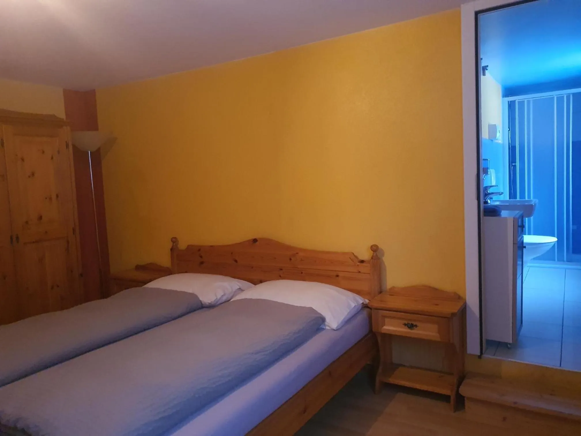 Bed in Hotel Klein Matterhorn