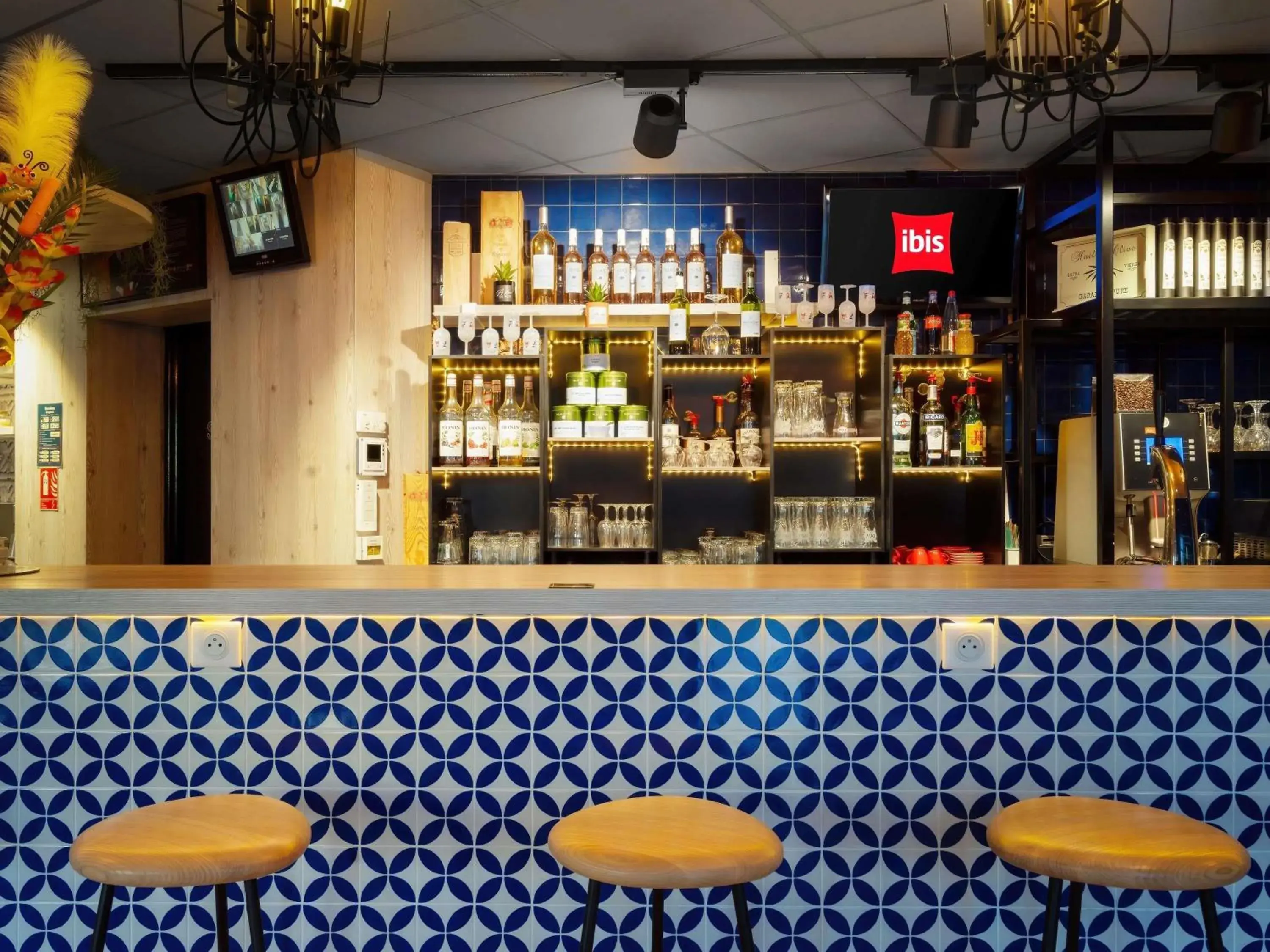 Lounge or bar in ibis Manosque Cadarache Lounge or bar in ibis Manosque Cadarache