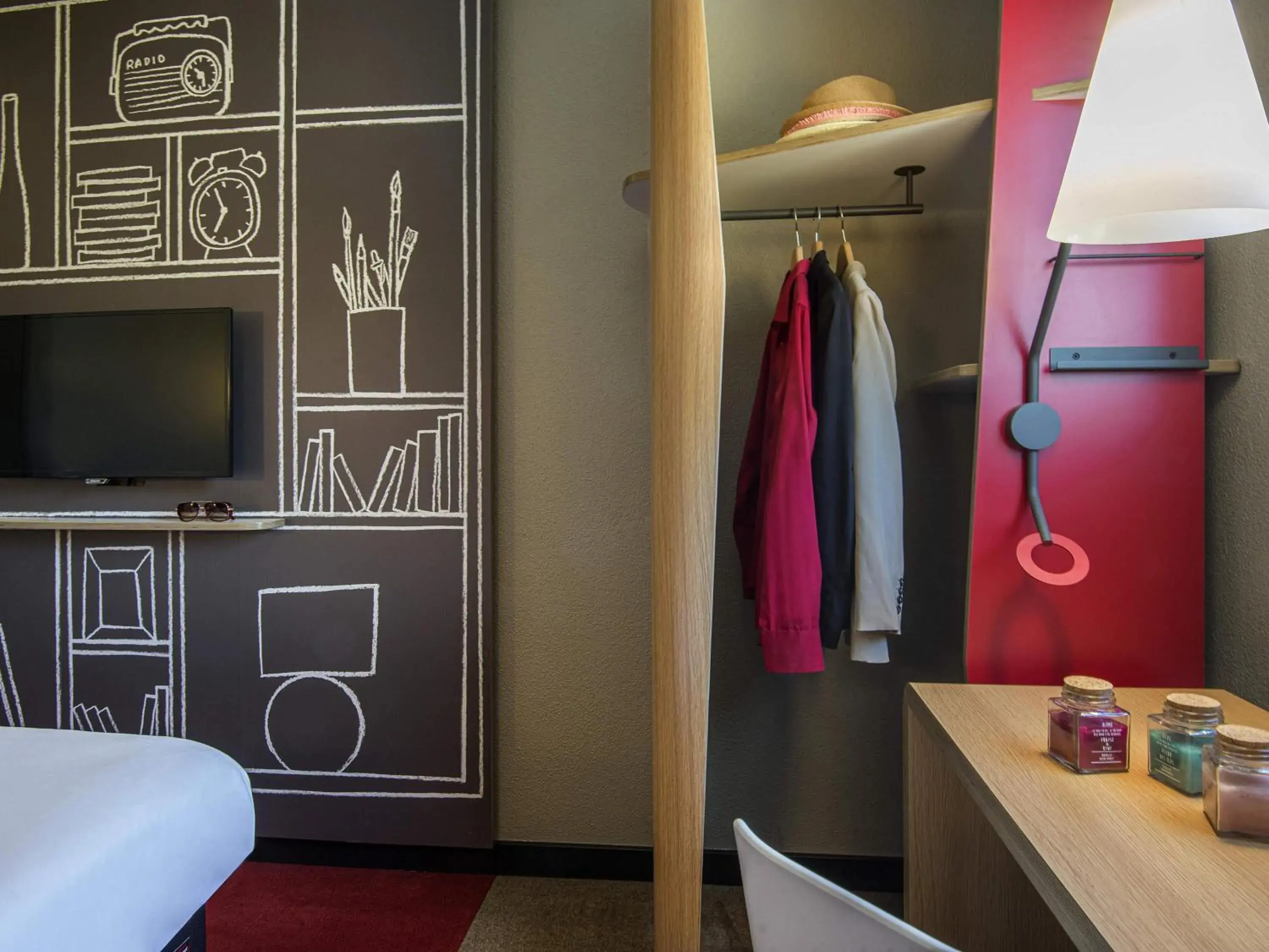 Bedroom, Bed in ibis Manosque Cadarache Bedroom, Bed in ibis Manosque Cadarache