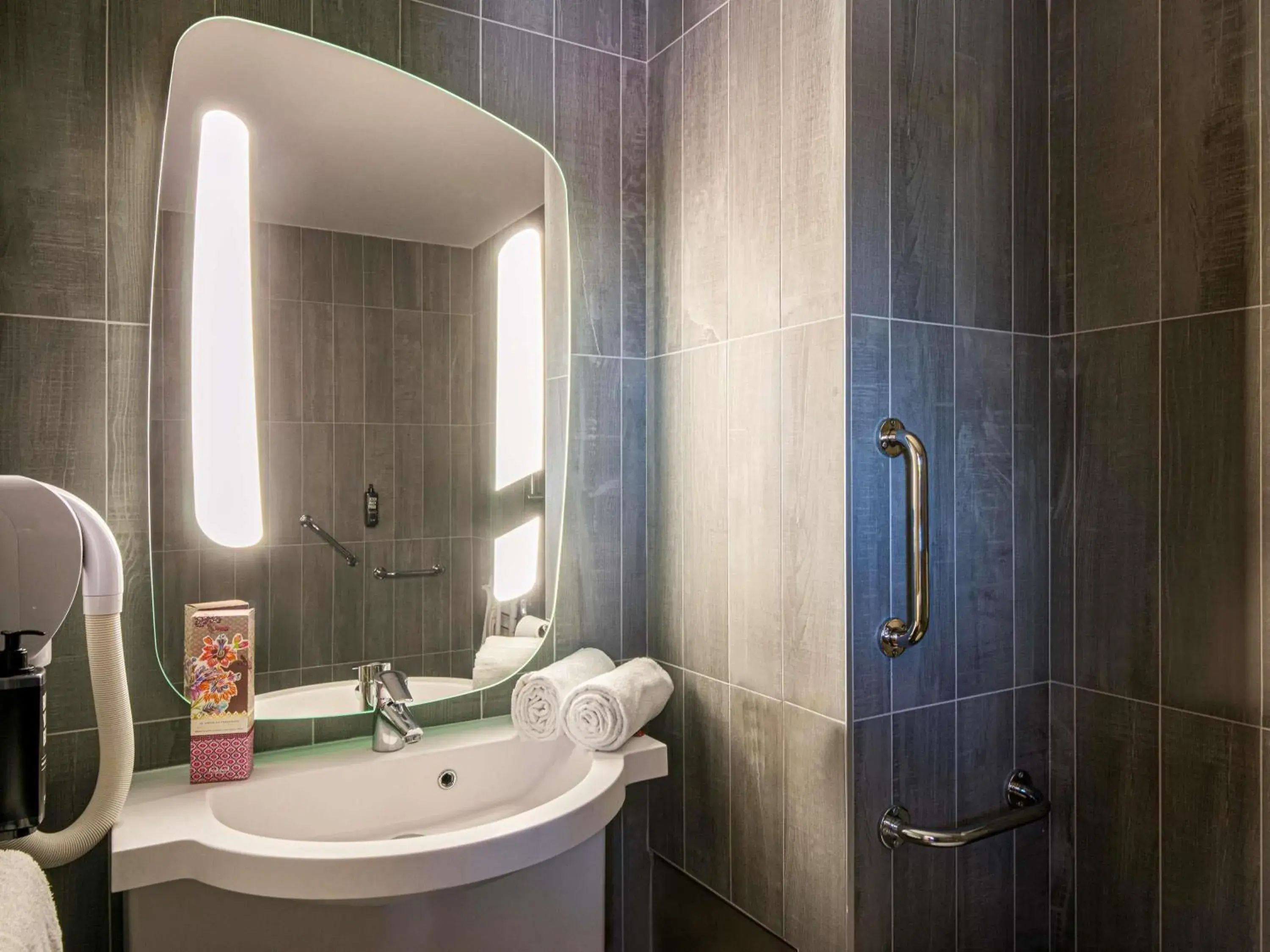 Bedroom in ibis Manosque Cadarache Bedroom in ibis Manosque Cadarache