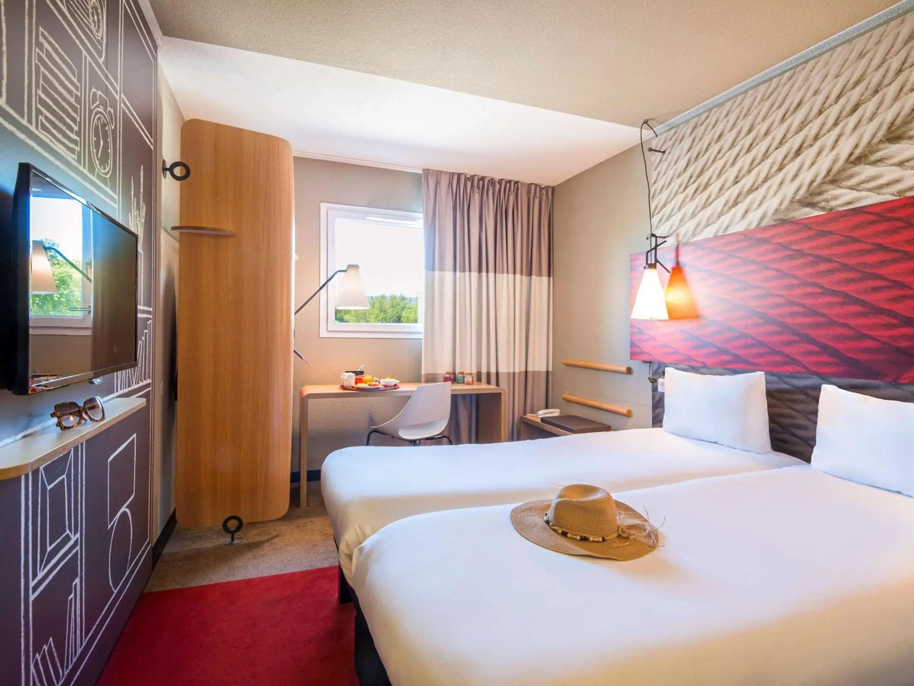 Bedroom, Bed in ibis Manosque Cadarache Bedroom, Bed in ibis Manosque Cadarache