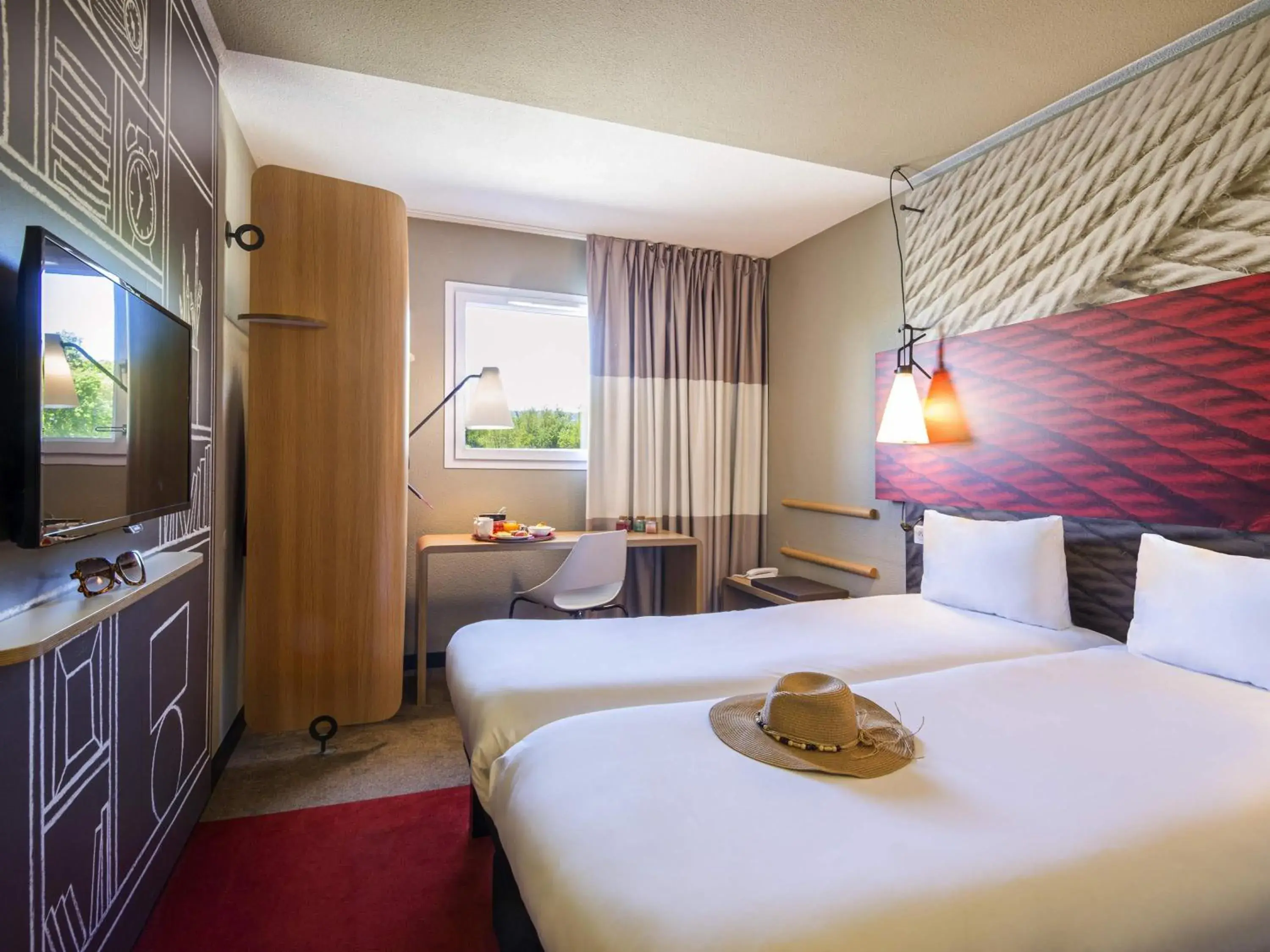 Bedroom, Bed in ibis Manosque Cadarache Bedroom, Bed in ibis Manosque Cadarache