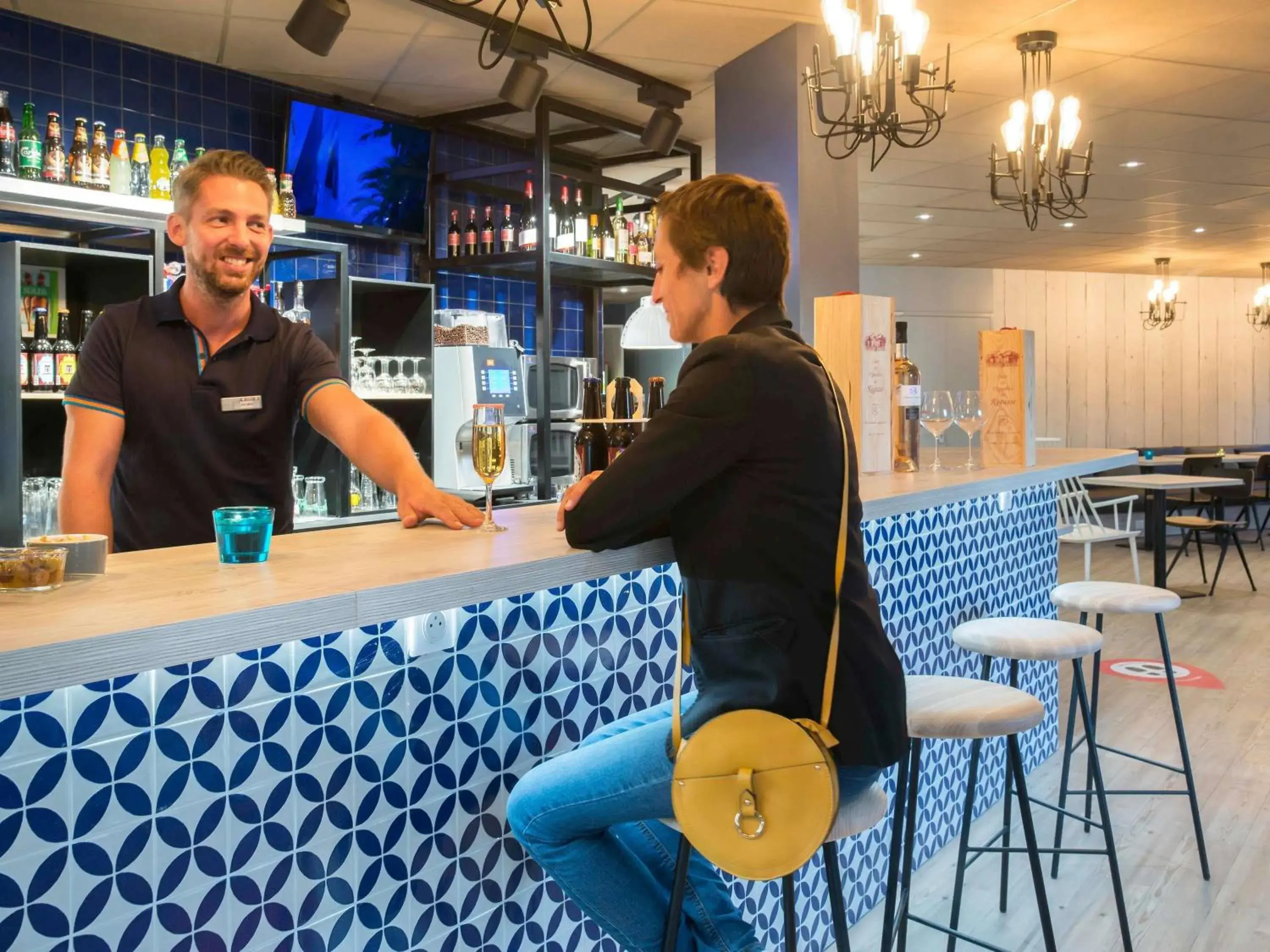 Lounge or bar in ibis Manosque Cadarache Lounge or bar in ibis Manosque Cadarache