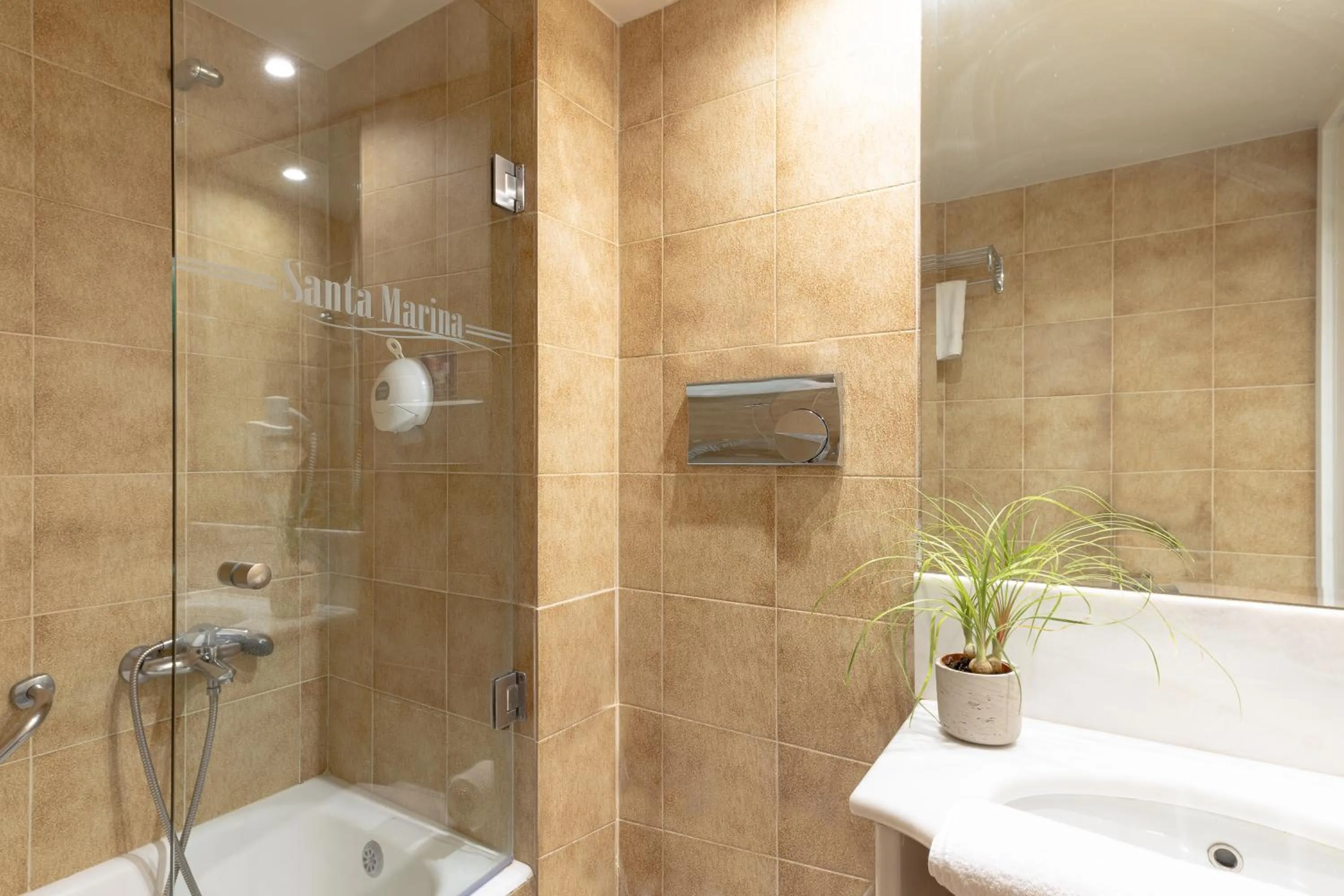 Shower in Giannoulis – Santa Marina Beach Hotel
