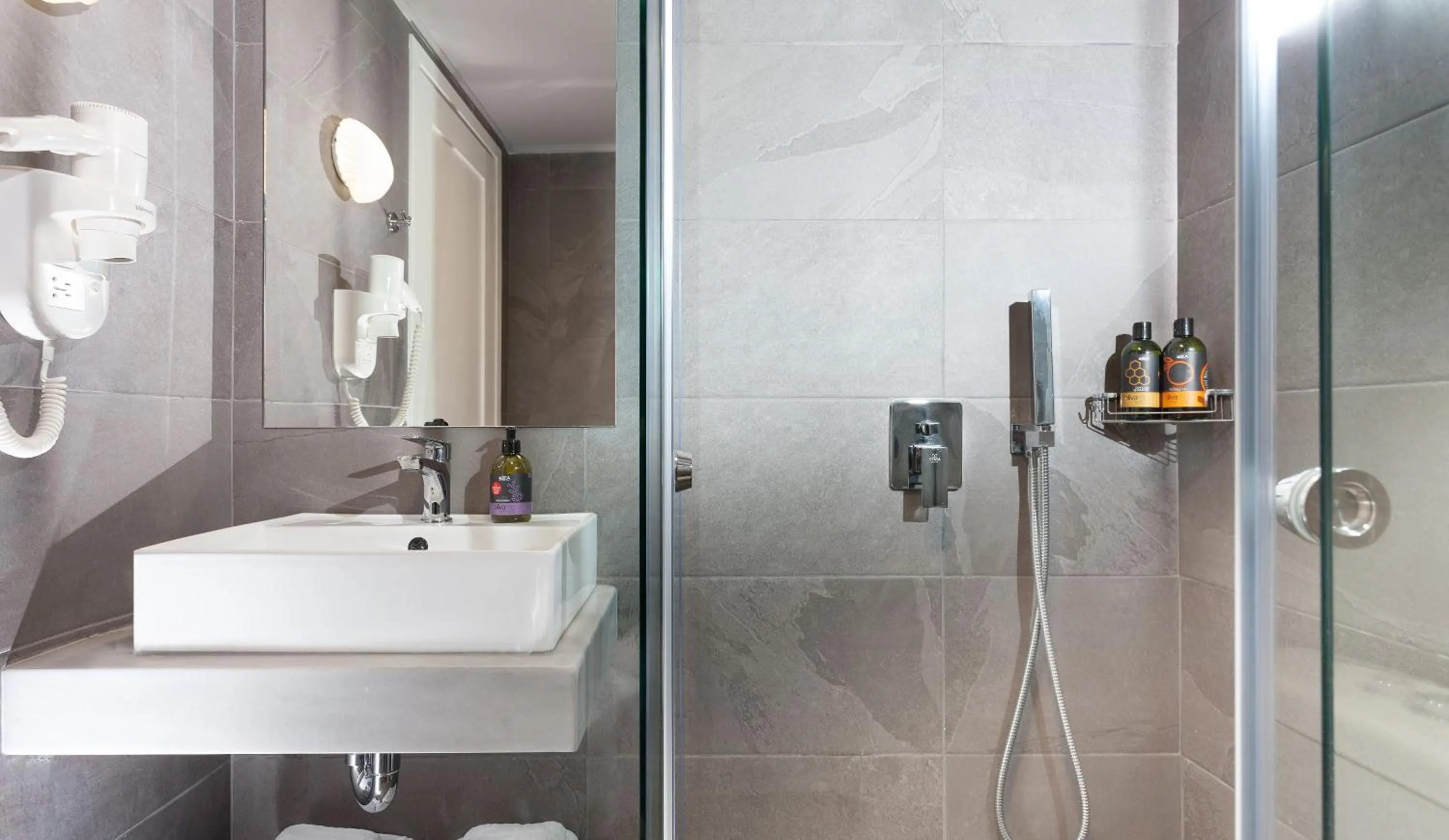 Bathroom in Giannoulis – Santa Marina Beach Hotel