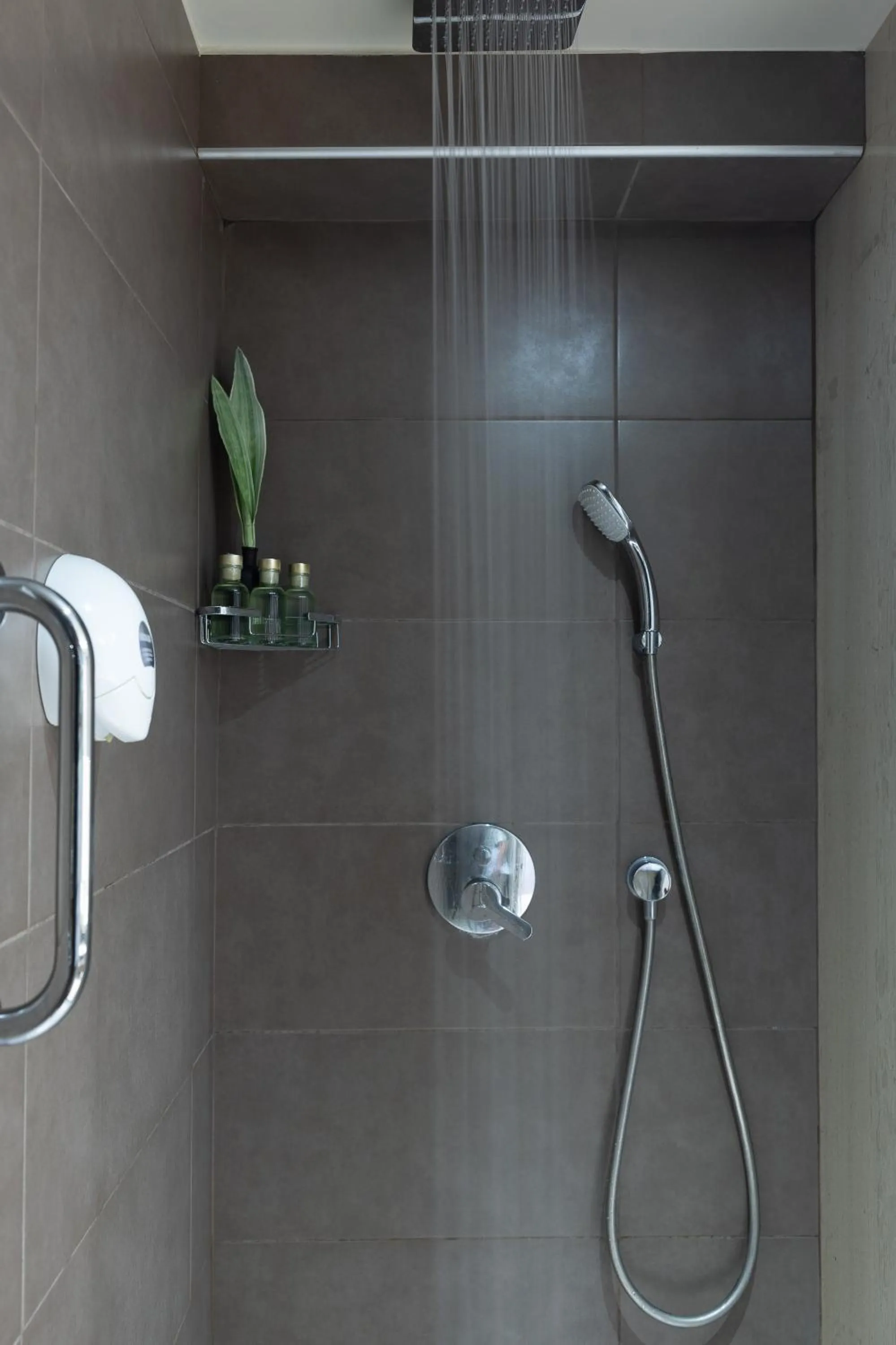 Shower in Giannoulis – Santa Marina Beach Hotel