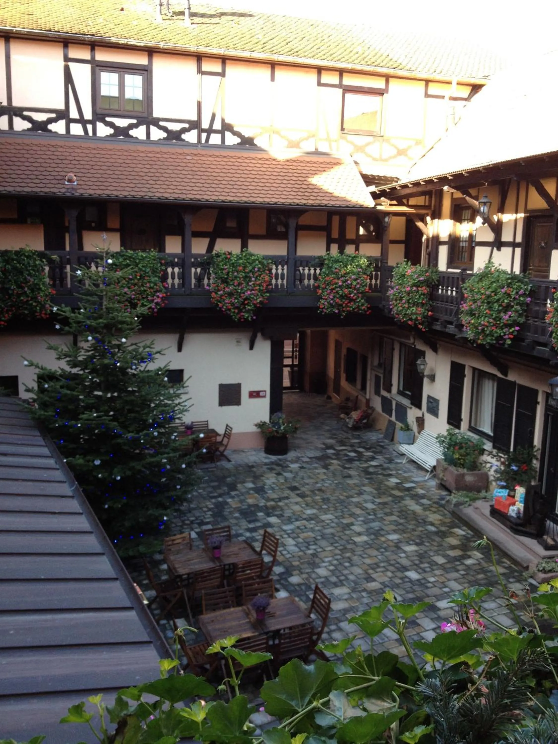 Facade/entrance in Le Gouverneur Hotel