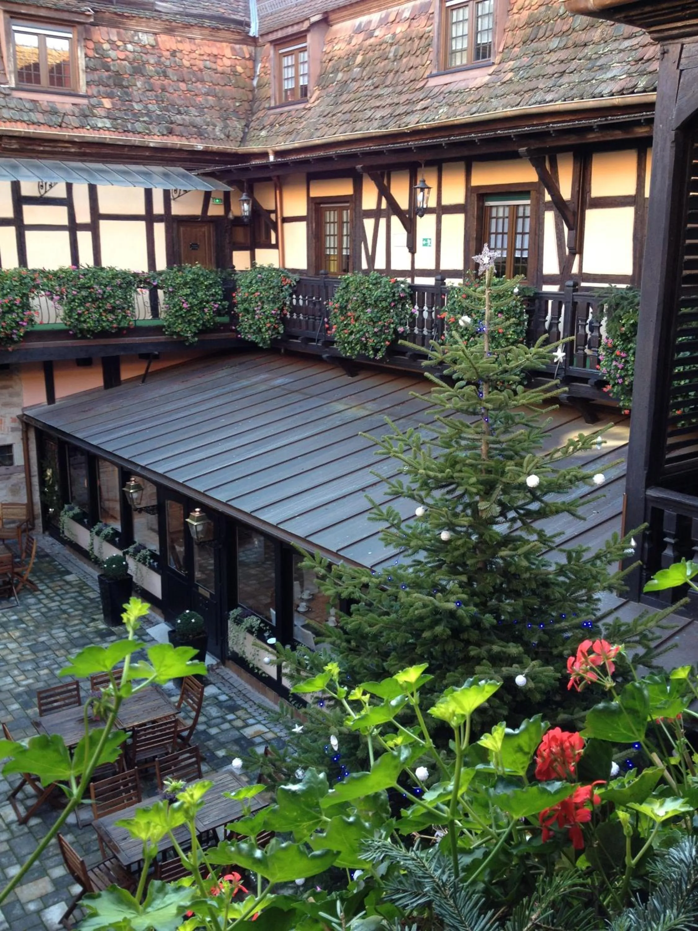 Facade/entrance in Le Gouverneur Hotel