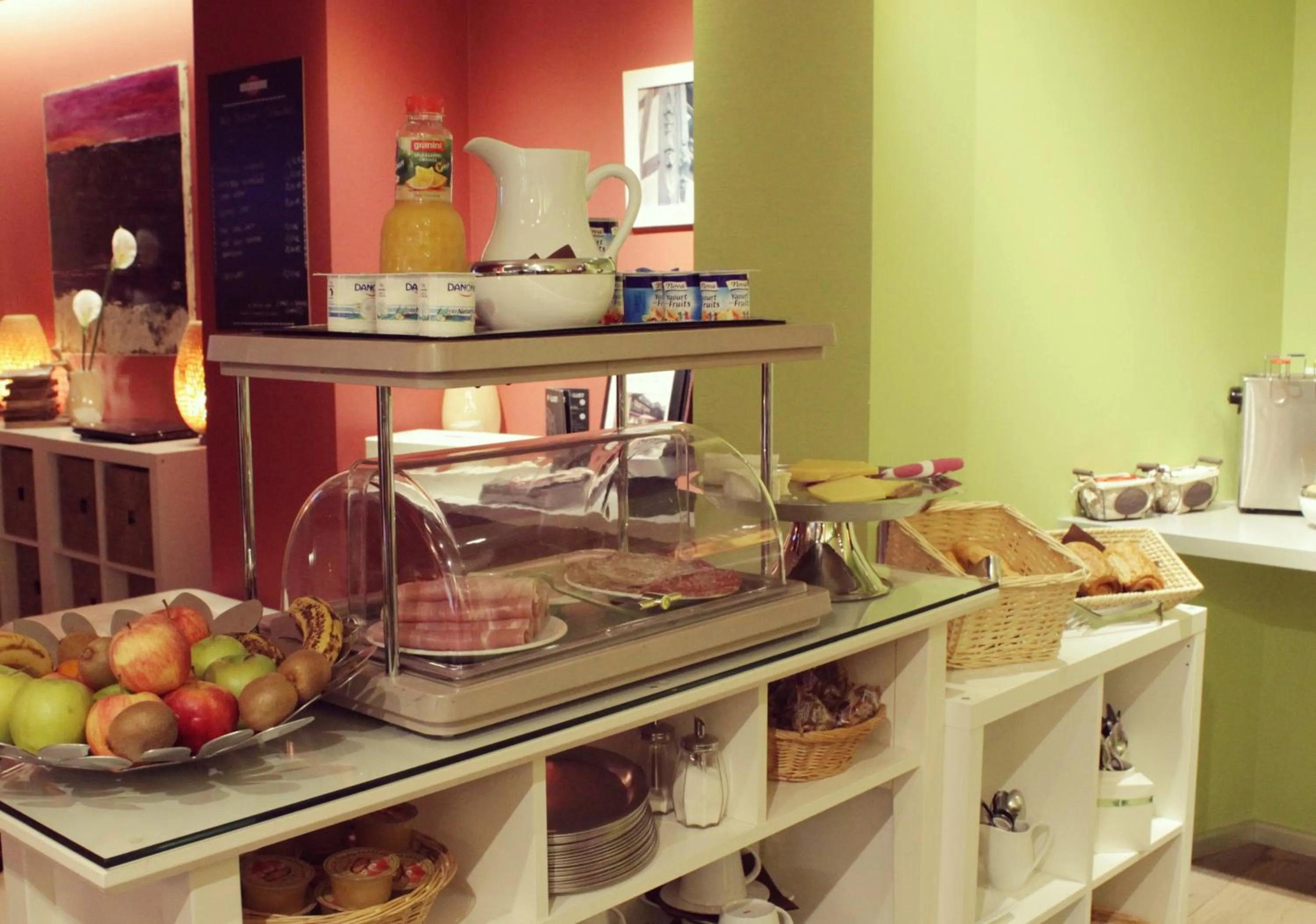 Breakfast in Le Gouverneur Hotel