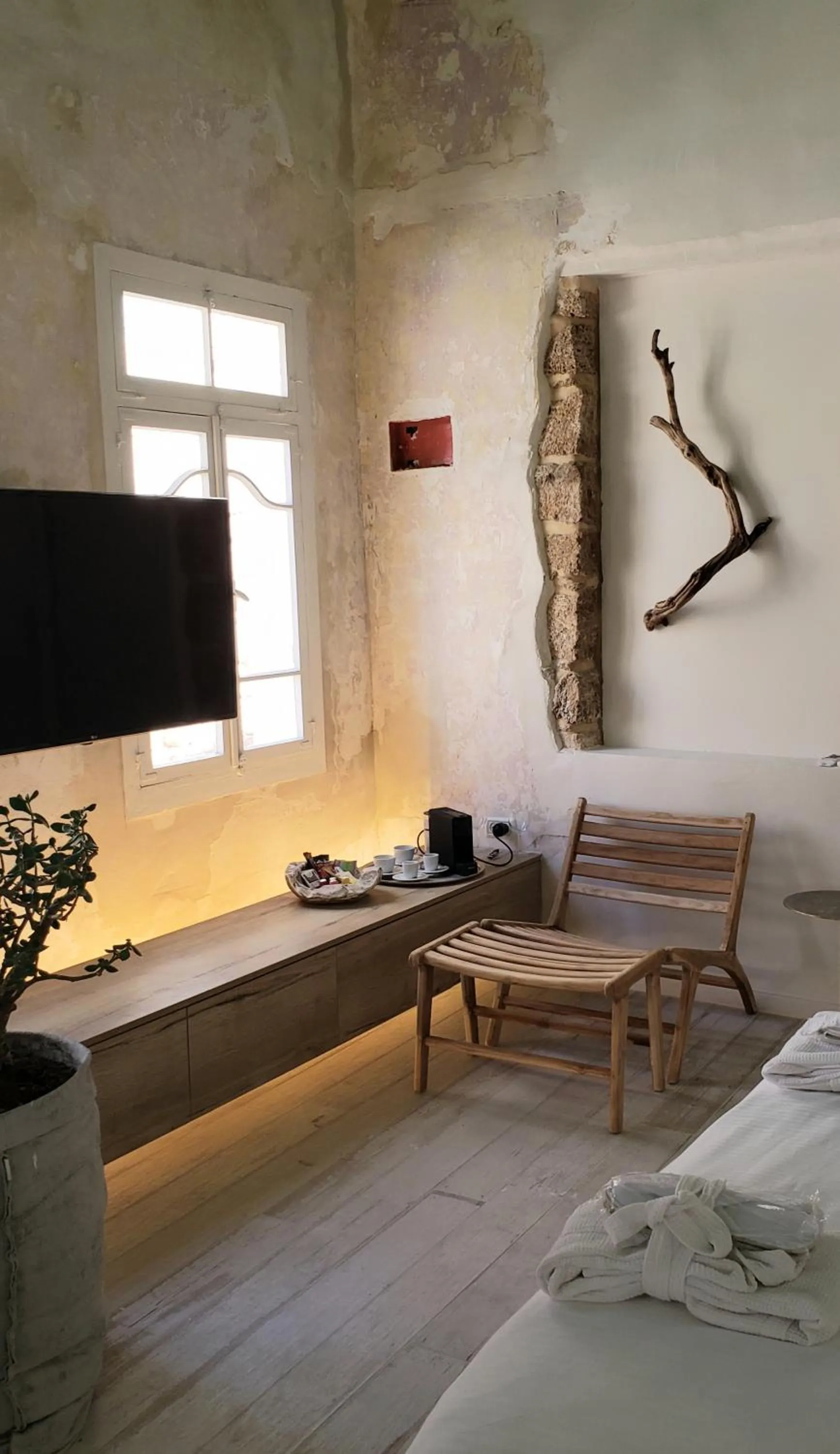 TV and multimedia, Bed in Akotika boutique