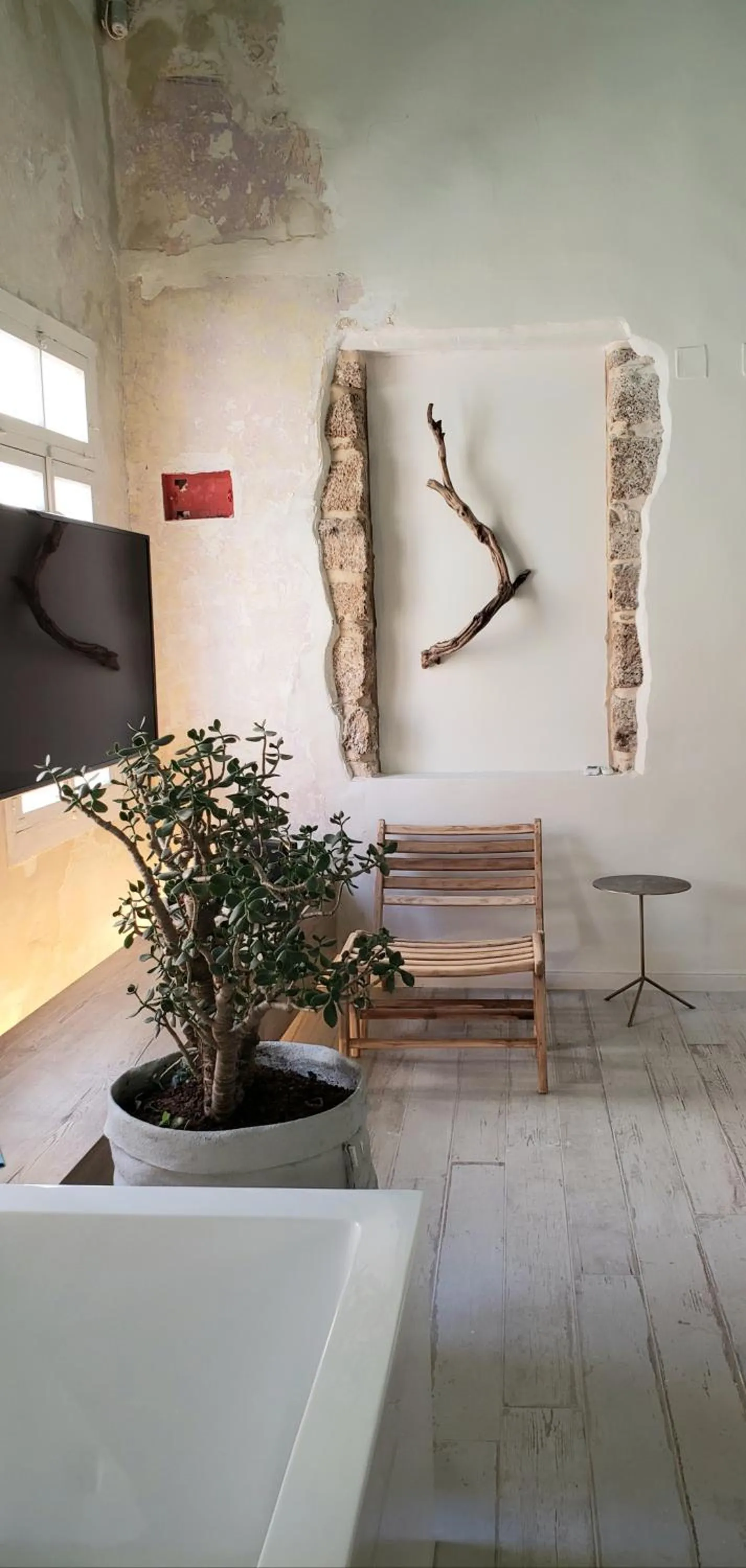 Hot Tub in Akotika boutique