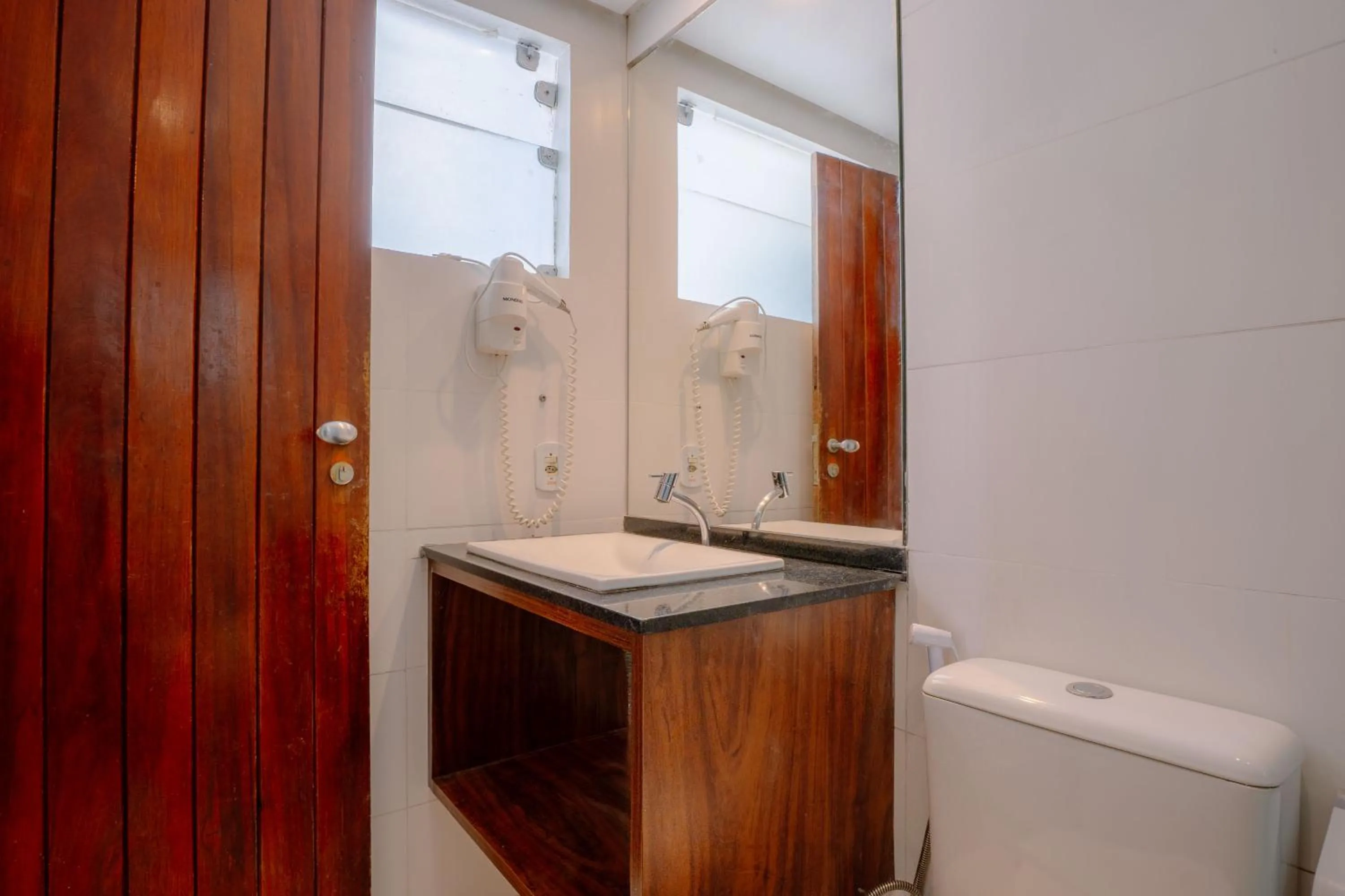 Bathroom in Hotel Flamingo Beach by HC