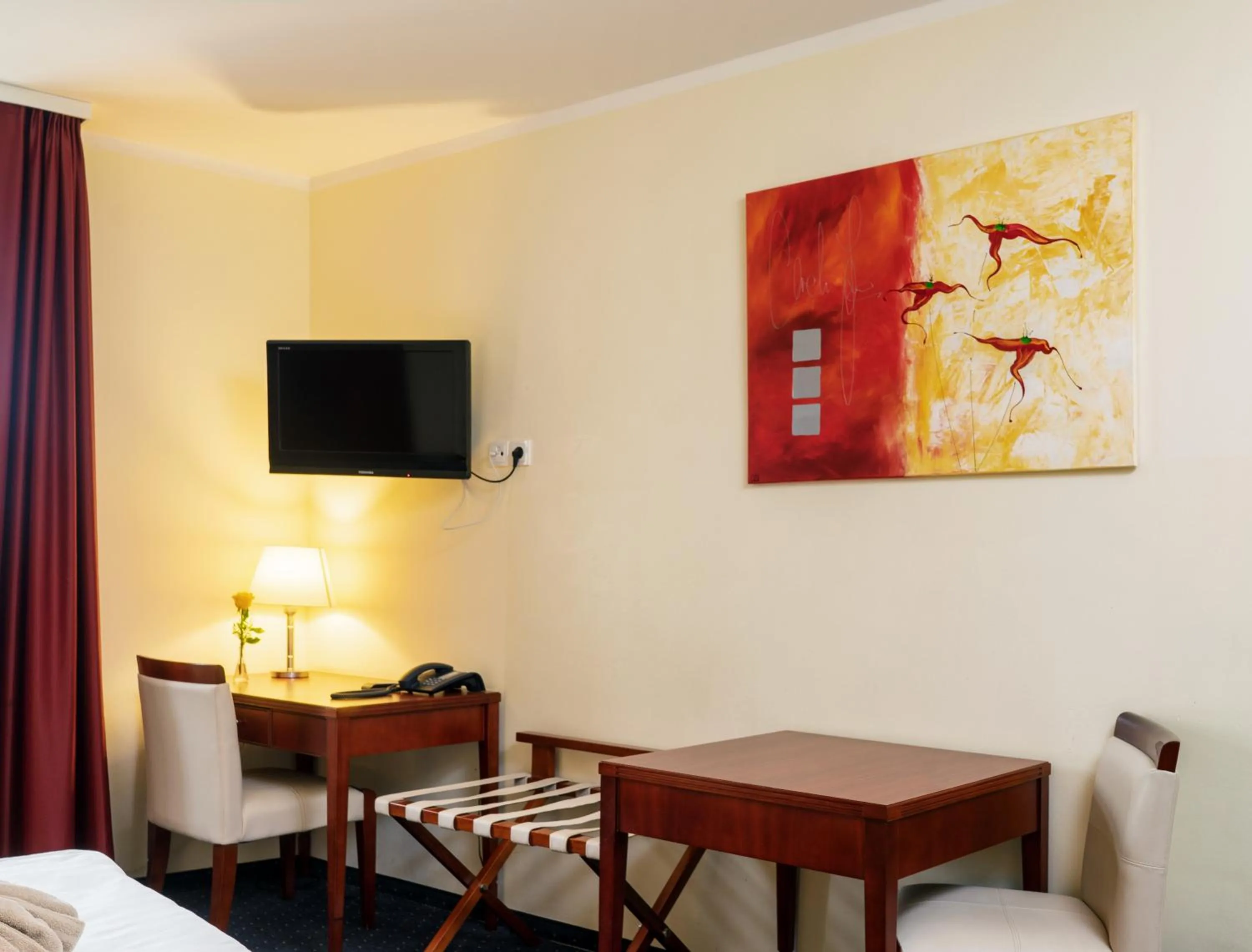 Communal lounge/ TV room in SchlafGut AppartementHotel