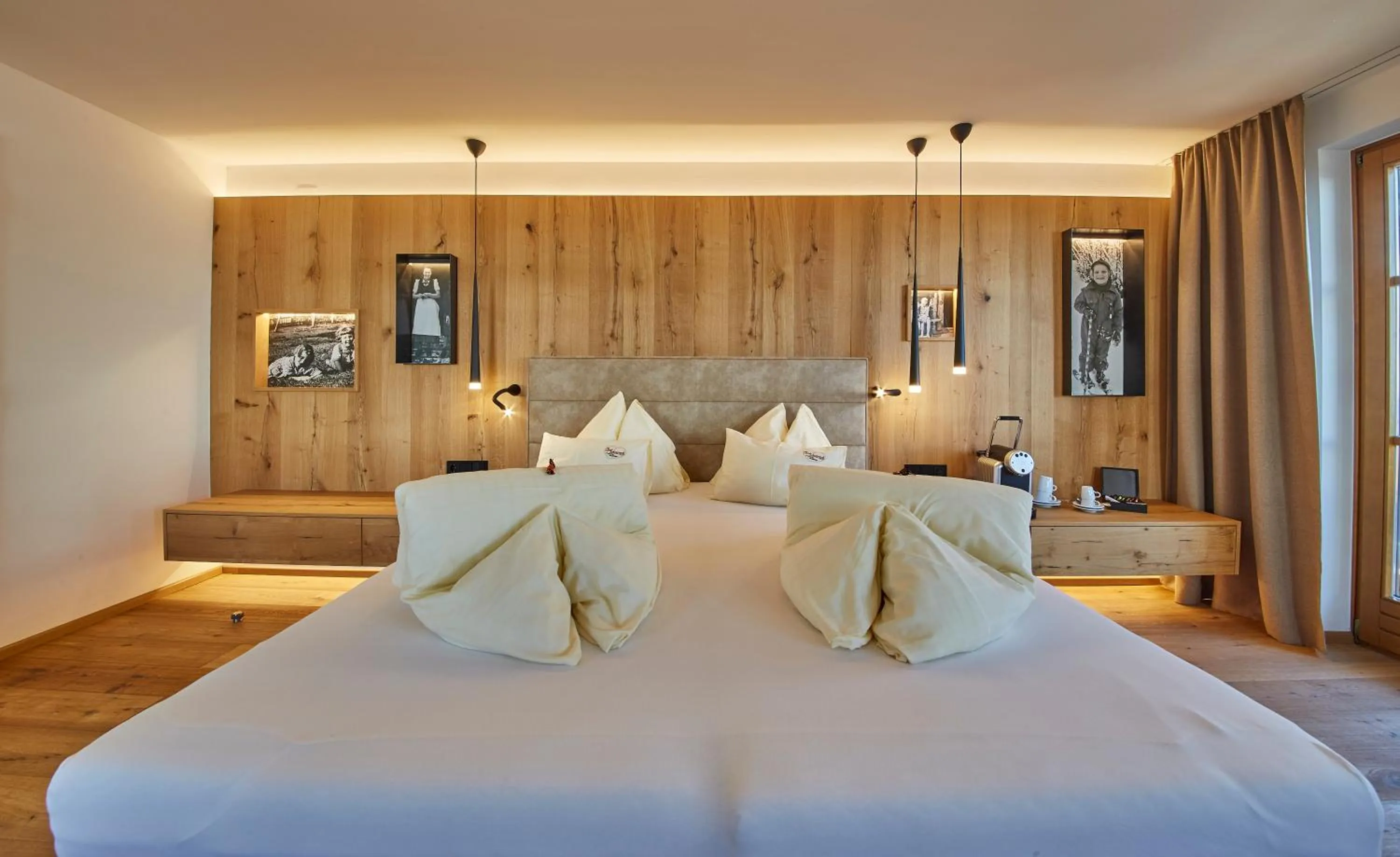 Bed in Bauernhof Hotel Oberschwarzach