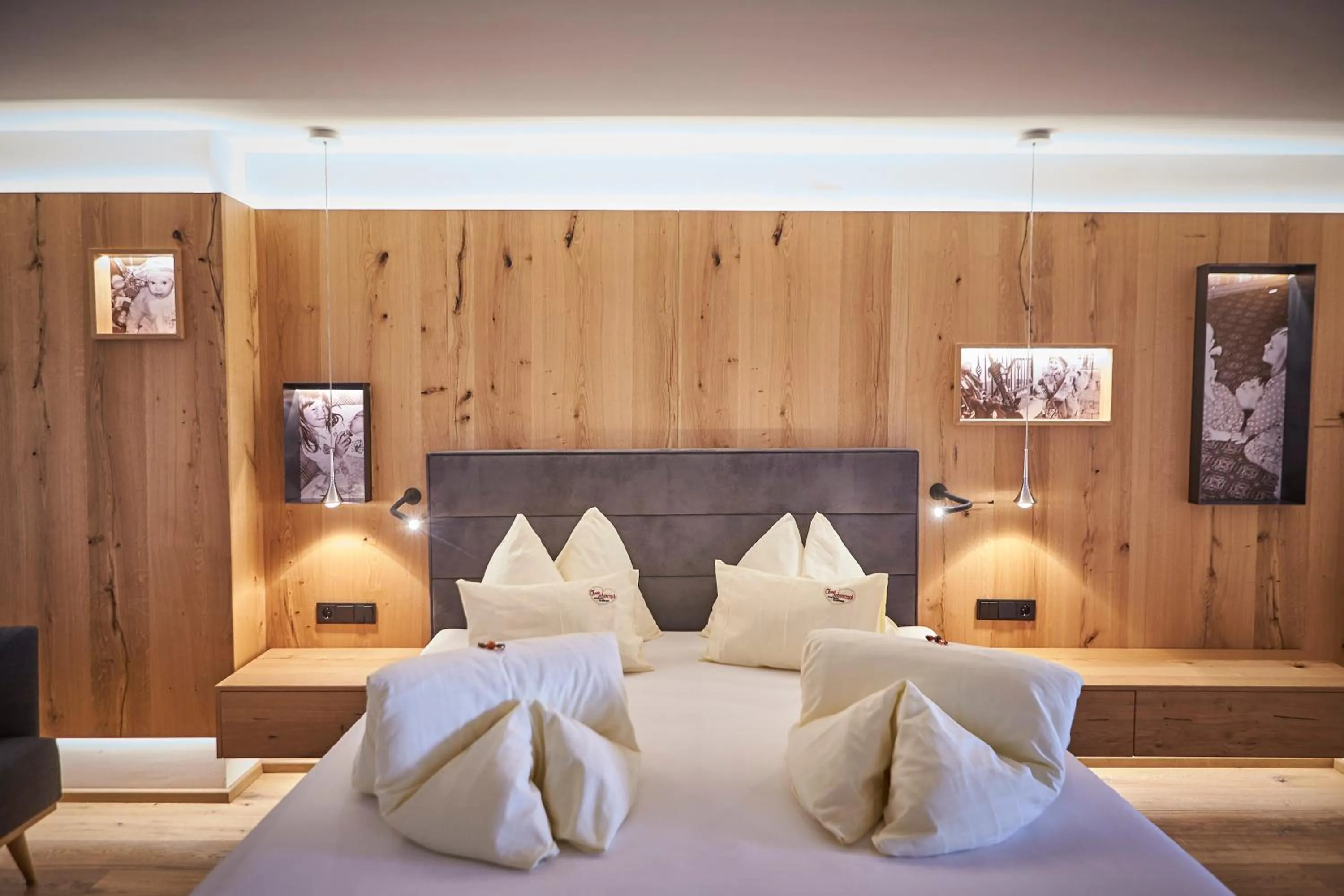 Bed in Bauernhof Hotel Oberschwarzach