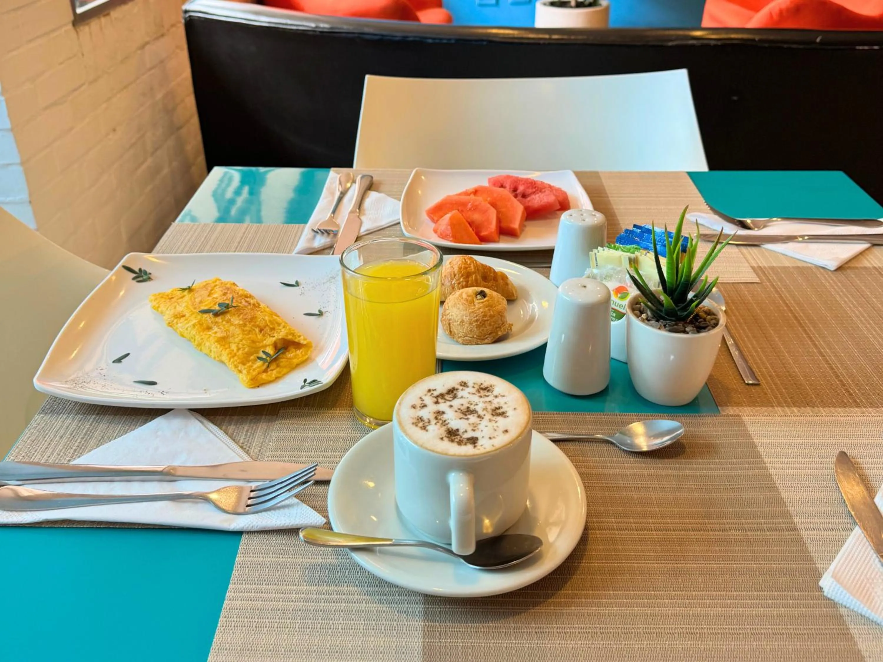 Food in Hotel 104 Art Suites