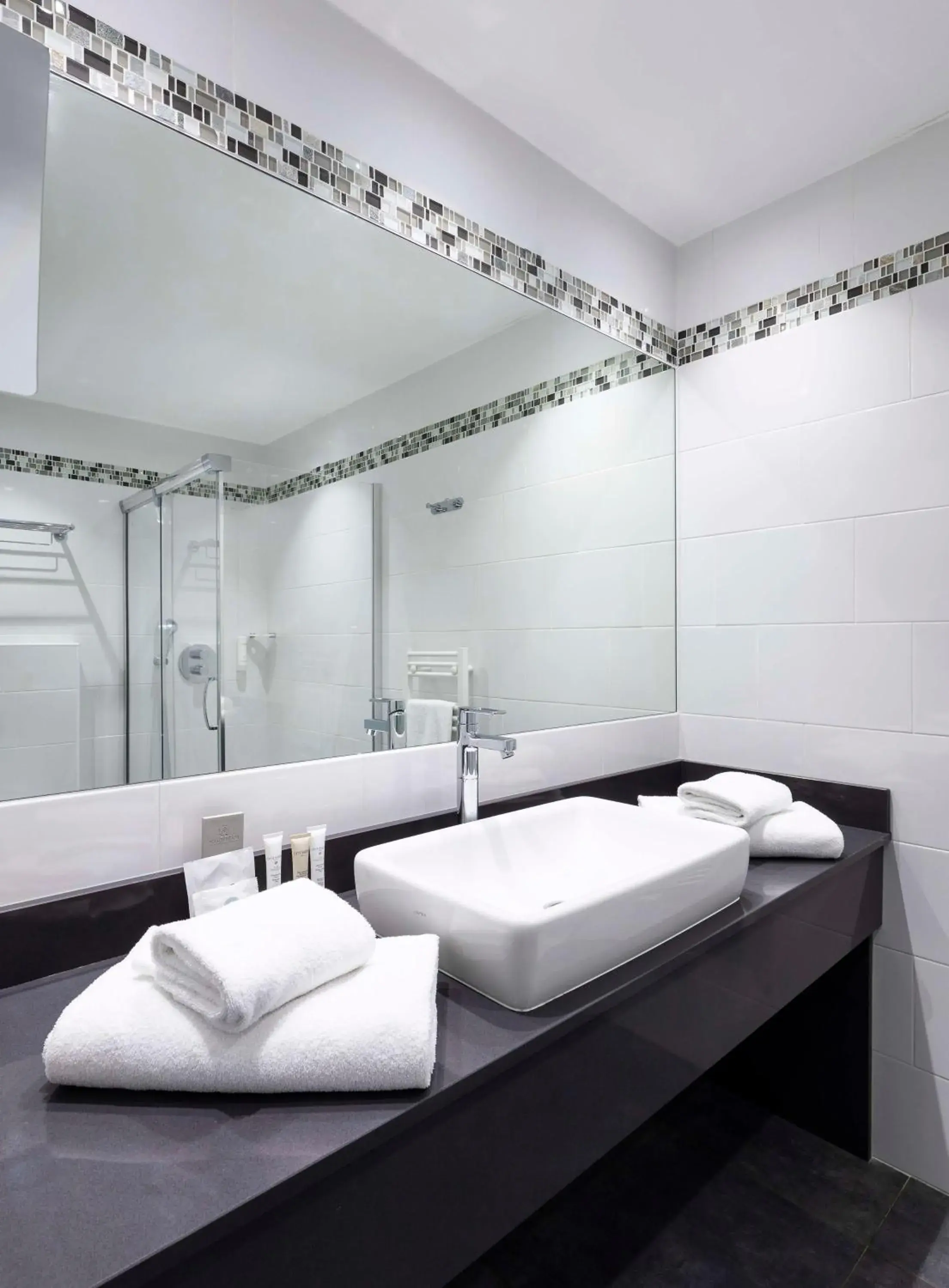 Standard Queen Room - Ground Floor in Best Western Premier Santa Maria Standard Queen Room - Ground Floor in Best Western Premier Santa Maria