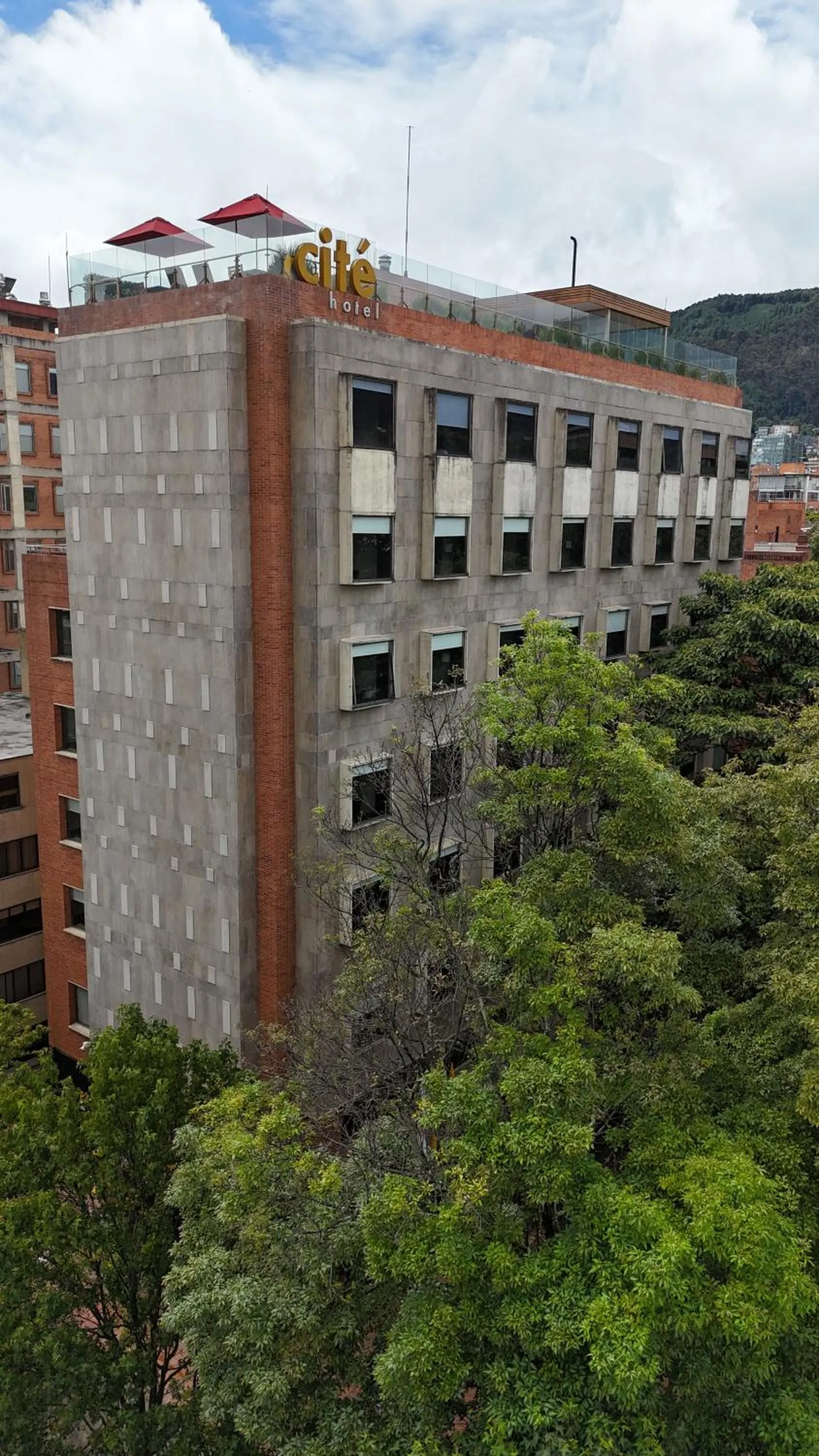 Property building in Cité Hotel
