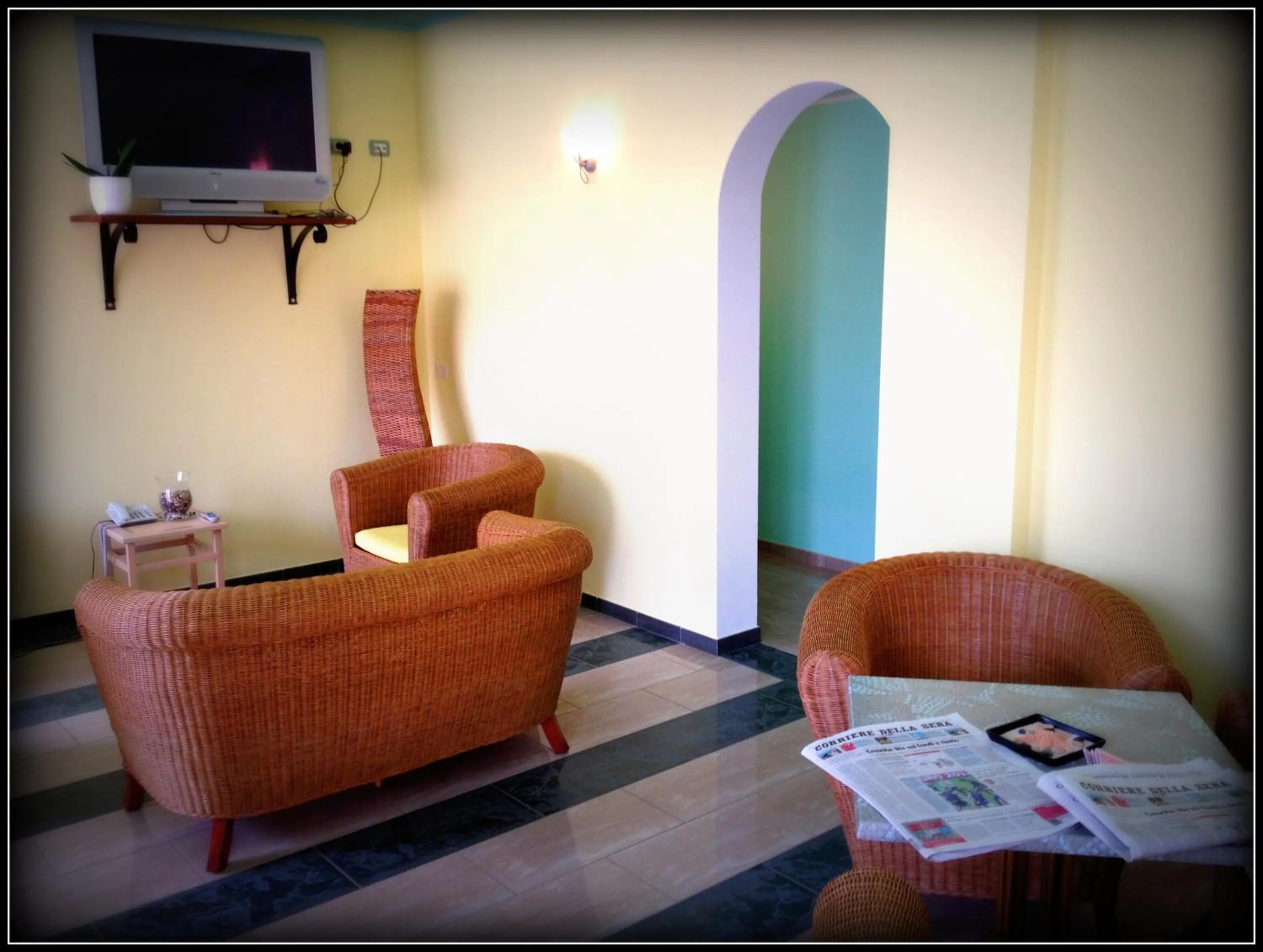 Communal lounge/ TV room in Hotel Mistral
