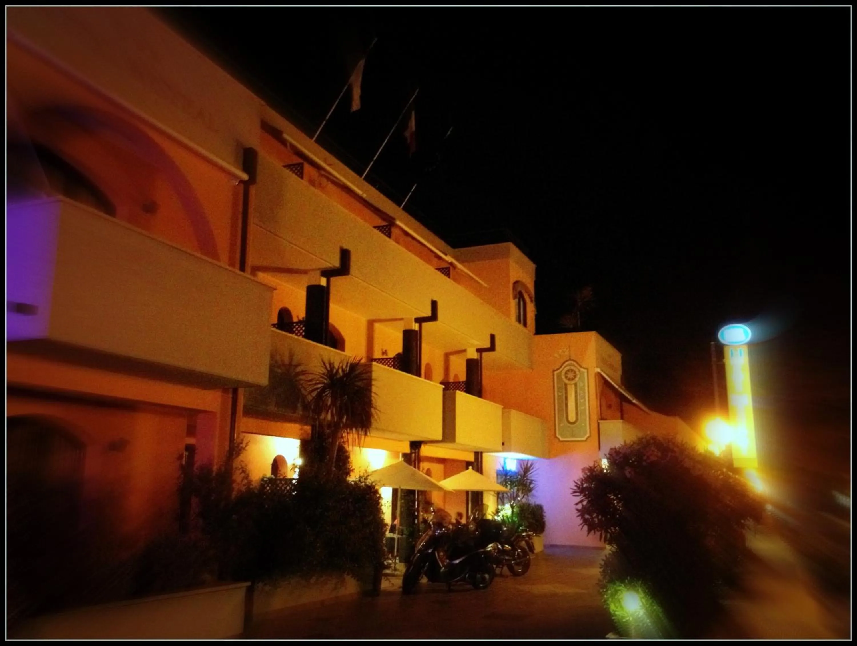 Facade/entrance in Hotel Mistral