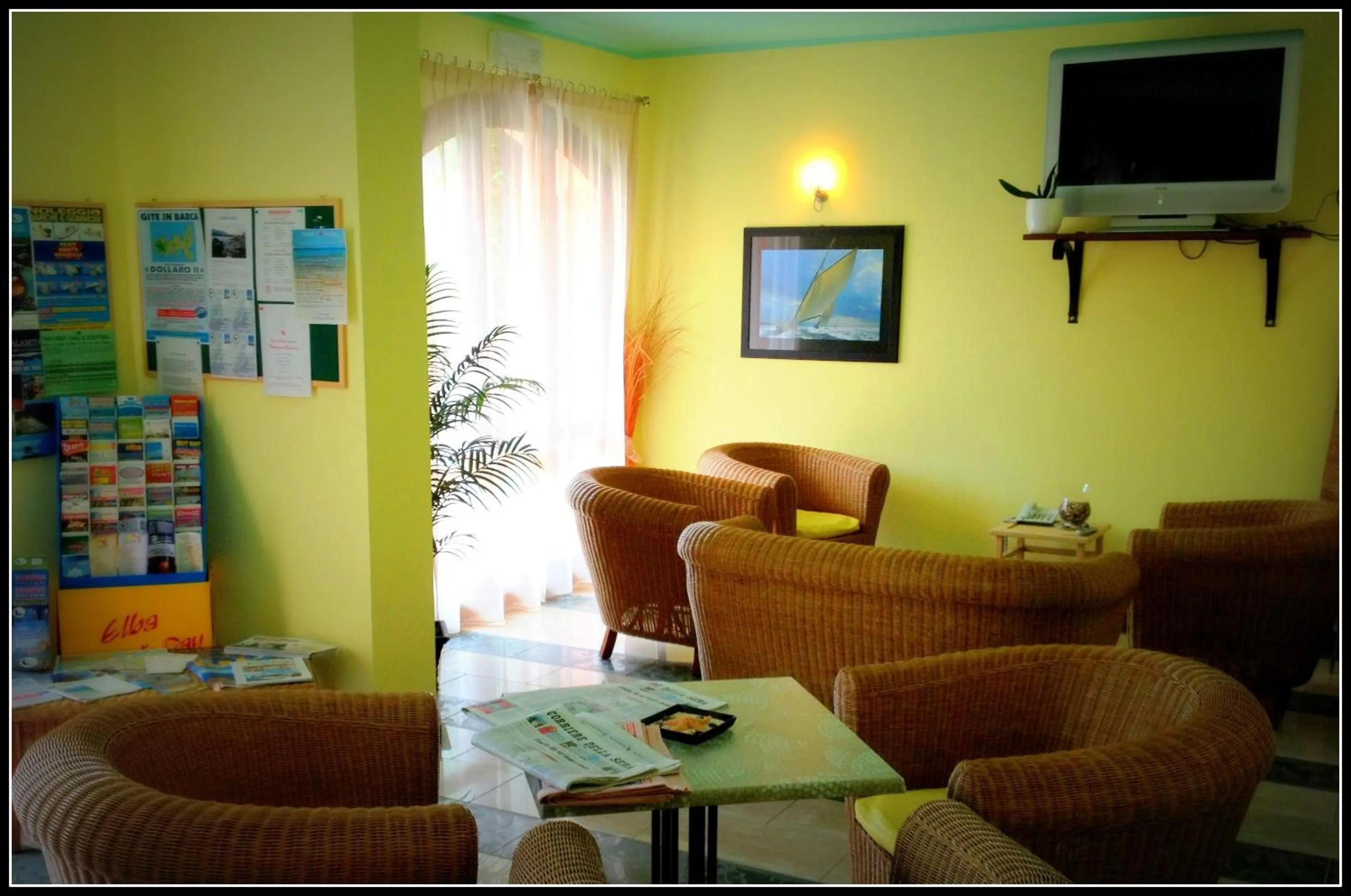 Communal lounge/ TV room in Hotel Mistral