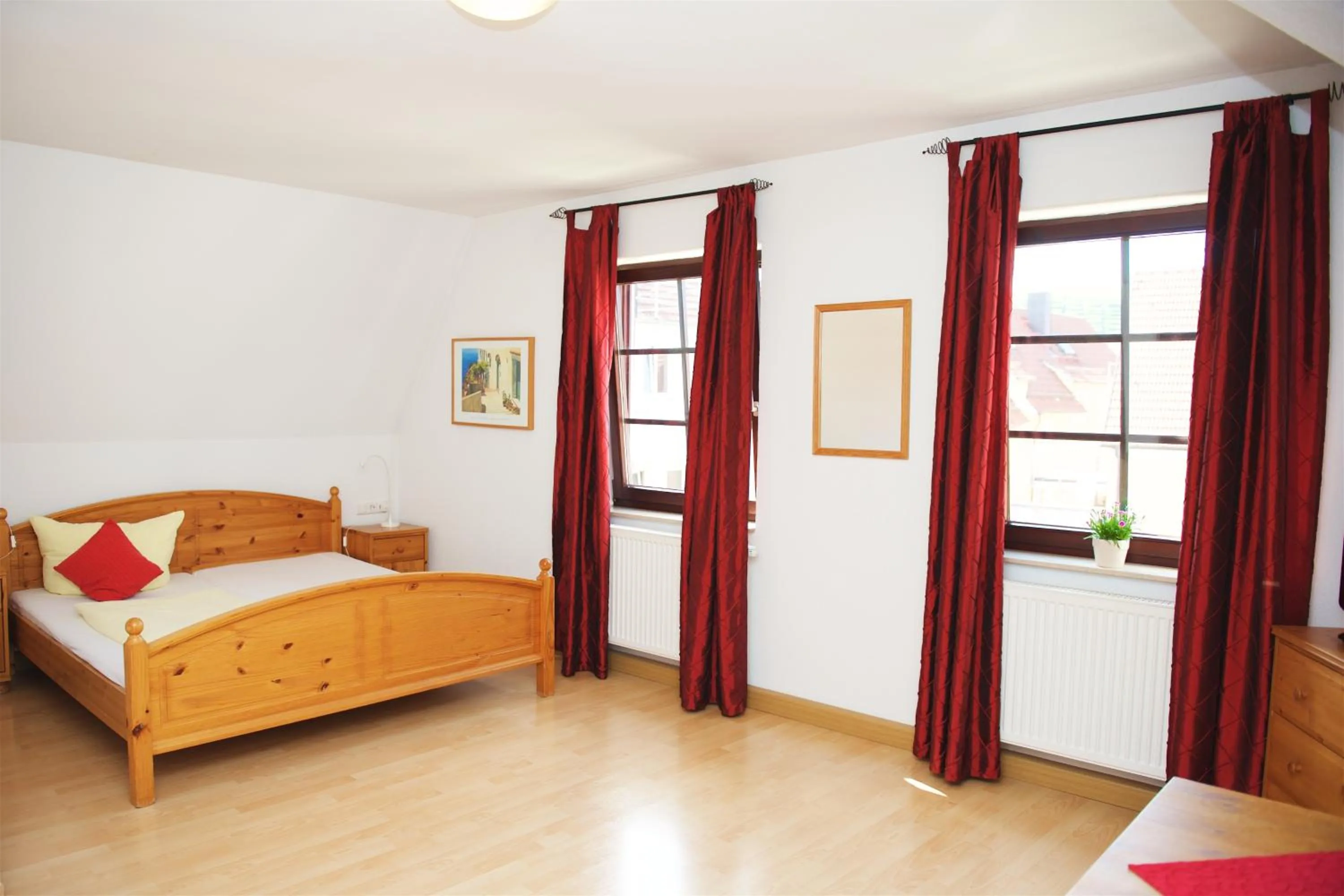 Bedroom, Bed in Berne's Altstadthotel