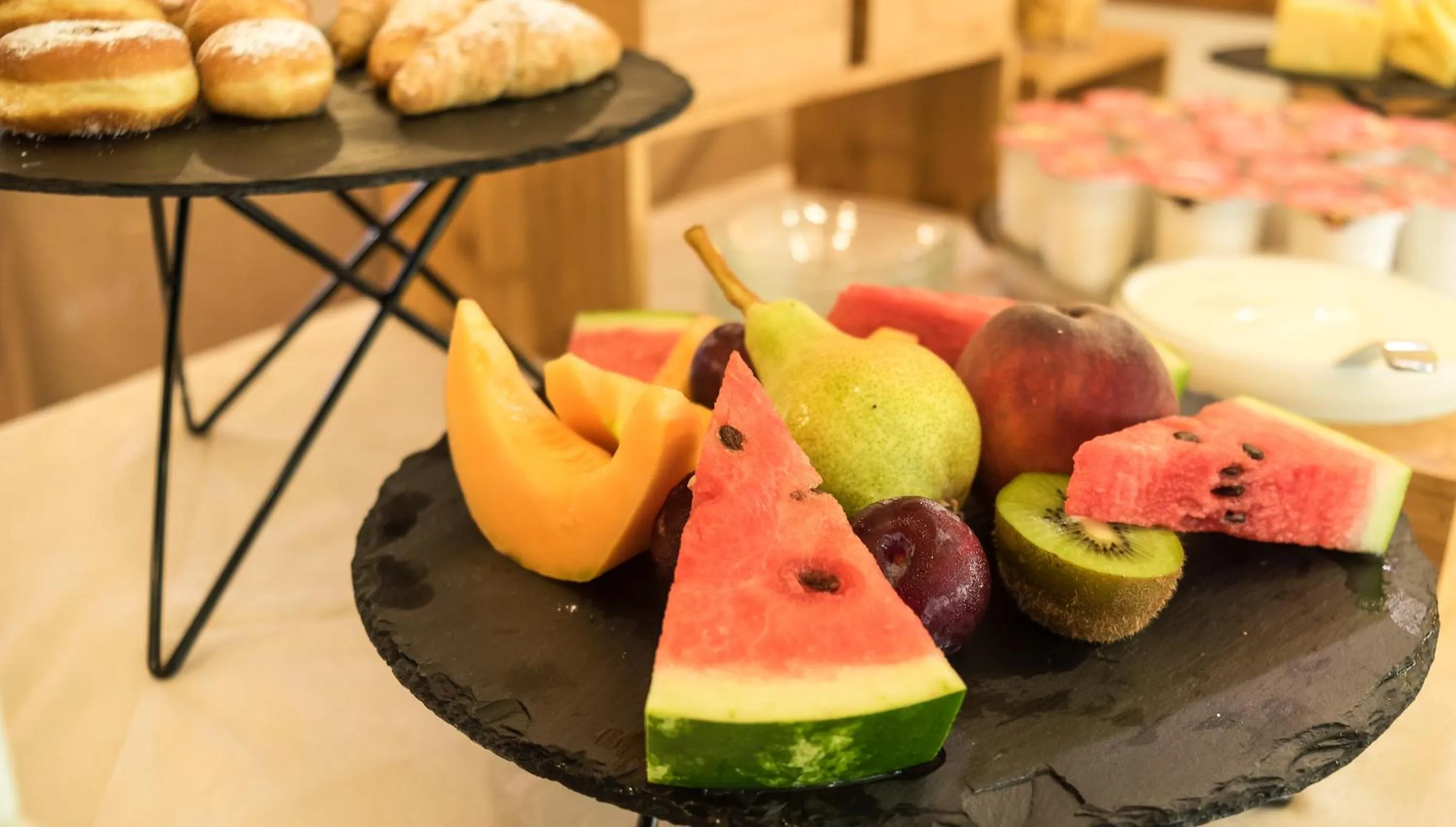 Buffet breakfast in Hotel Da Vinci