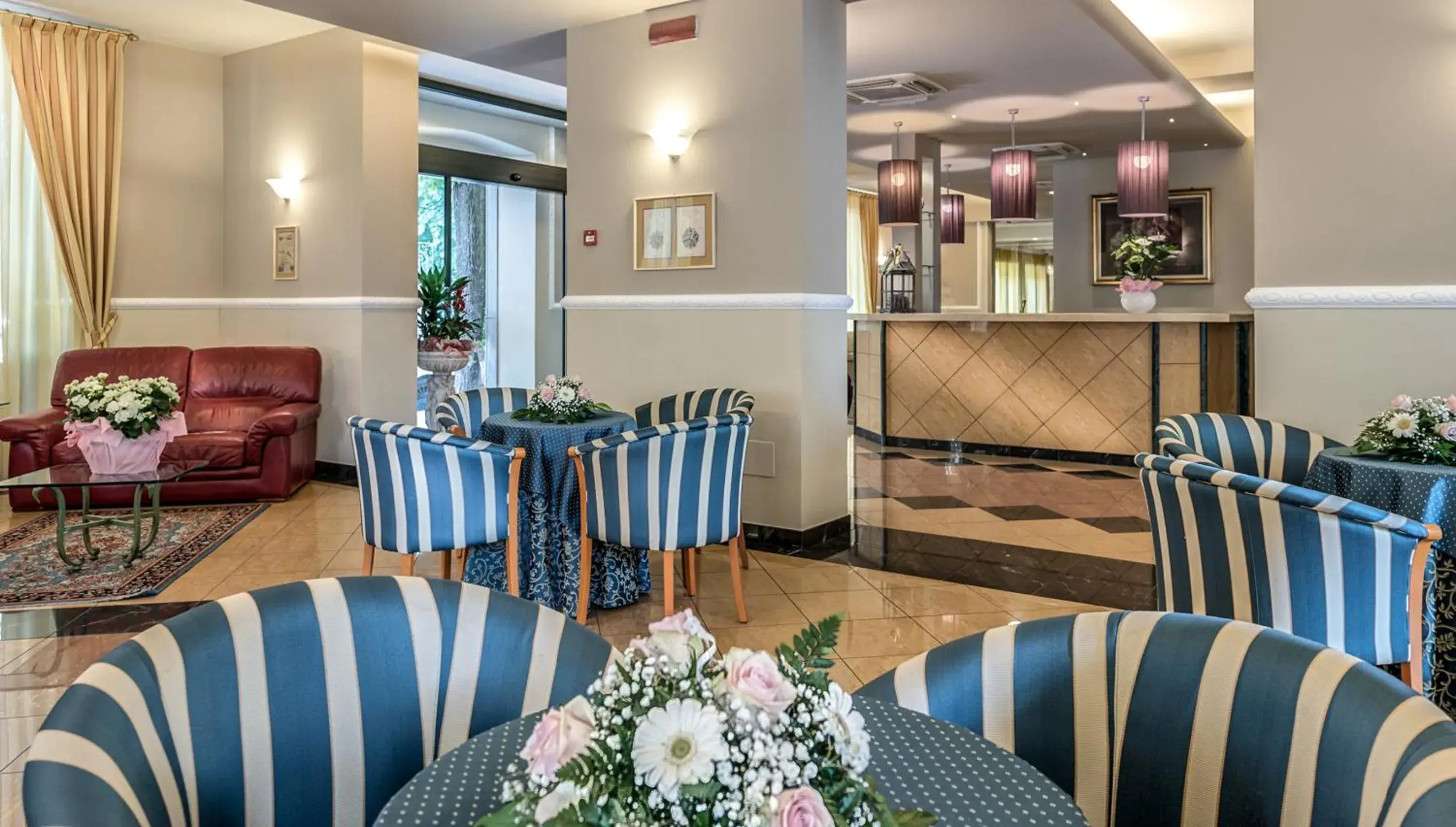 Lobby or reception in Hotel Da Vinci Lobby or reception in Hotel Da Vinci