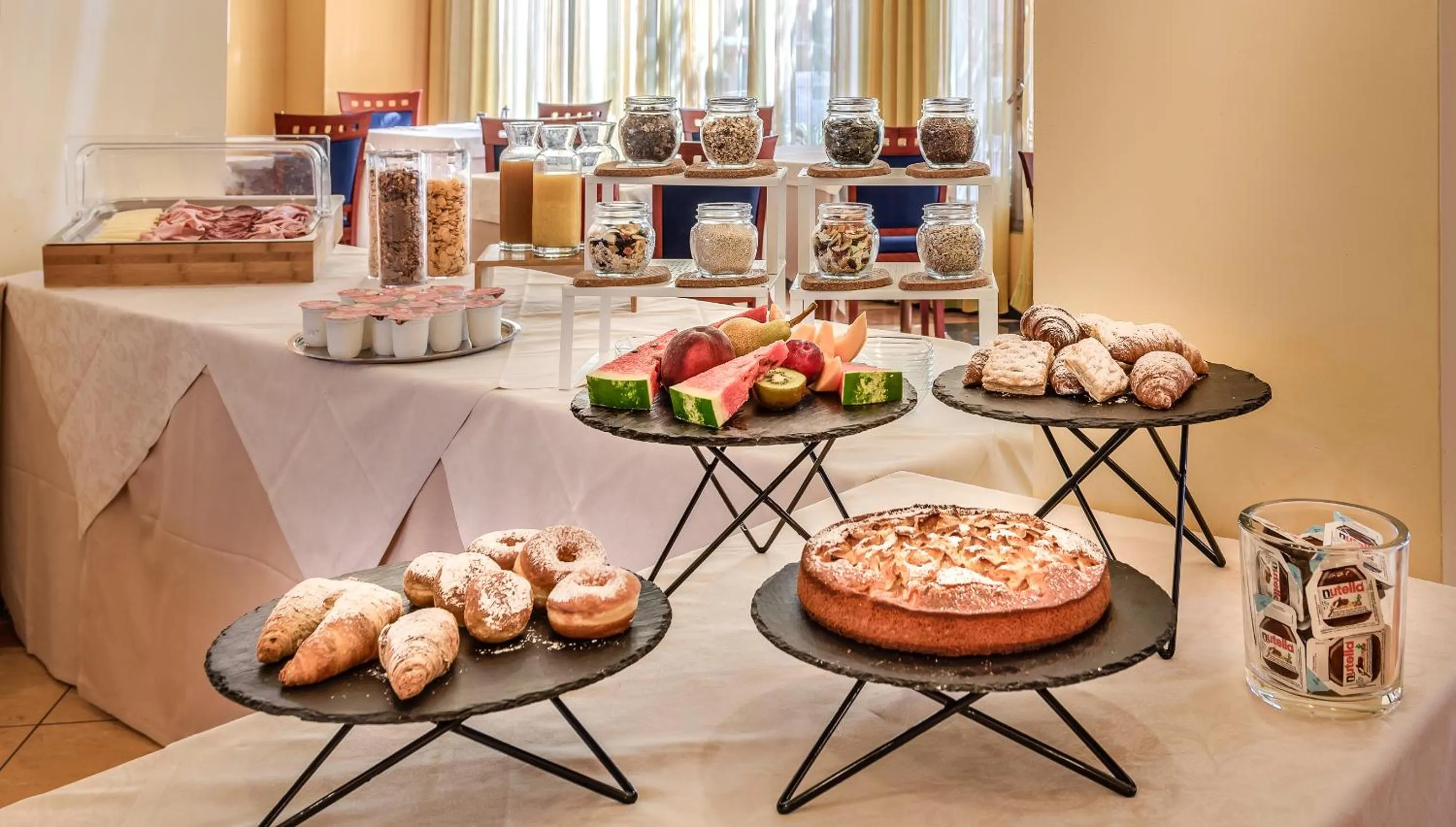 Continental breakfast in Hotel Da Vinci