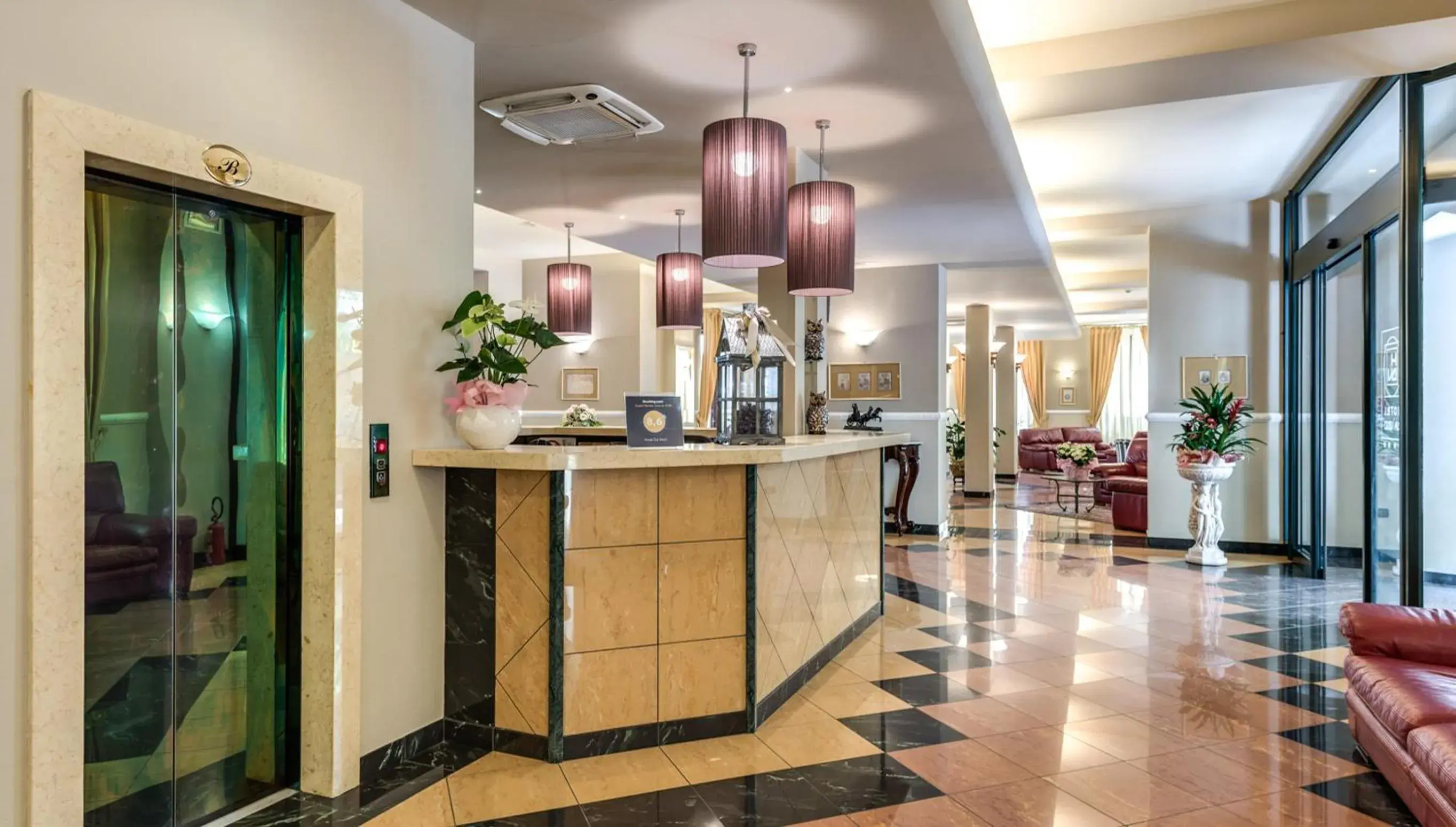 Lobby or reception in Hotel Da Vinci Lobby or reception in Hotel Da Vinci