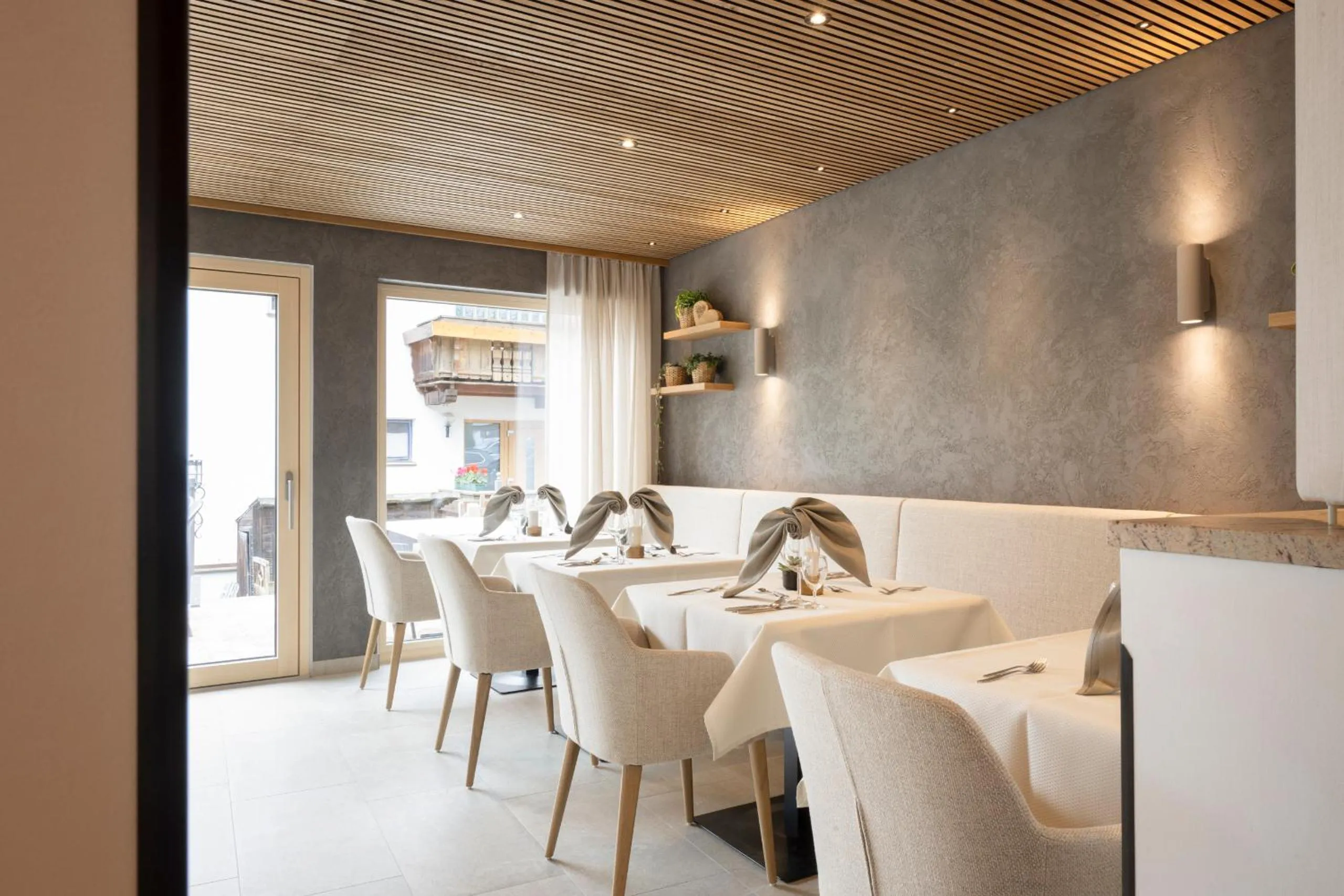 Restaurant/places to eat in Hotel Angelika